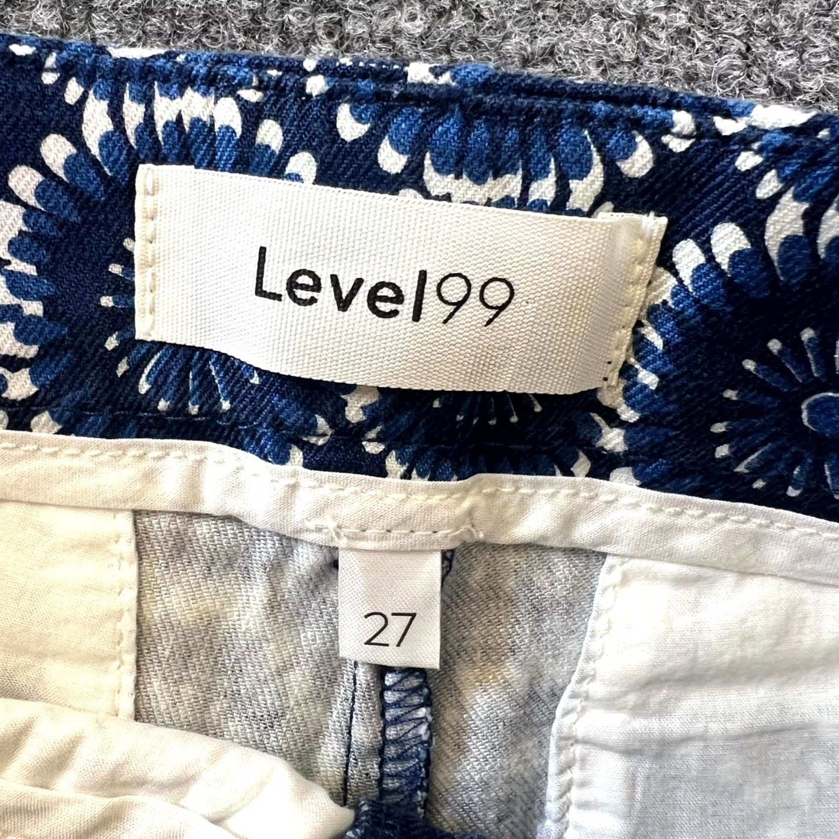 Vintage Level 99 Cindie Shorts Women's 27 Blue Floral Print Stretch Slash Pockets Casual Size 27" / US 4 / IT 40 - 6 Thumbnail