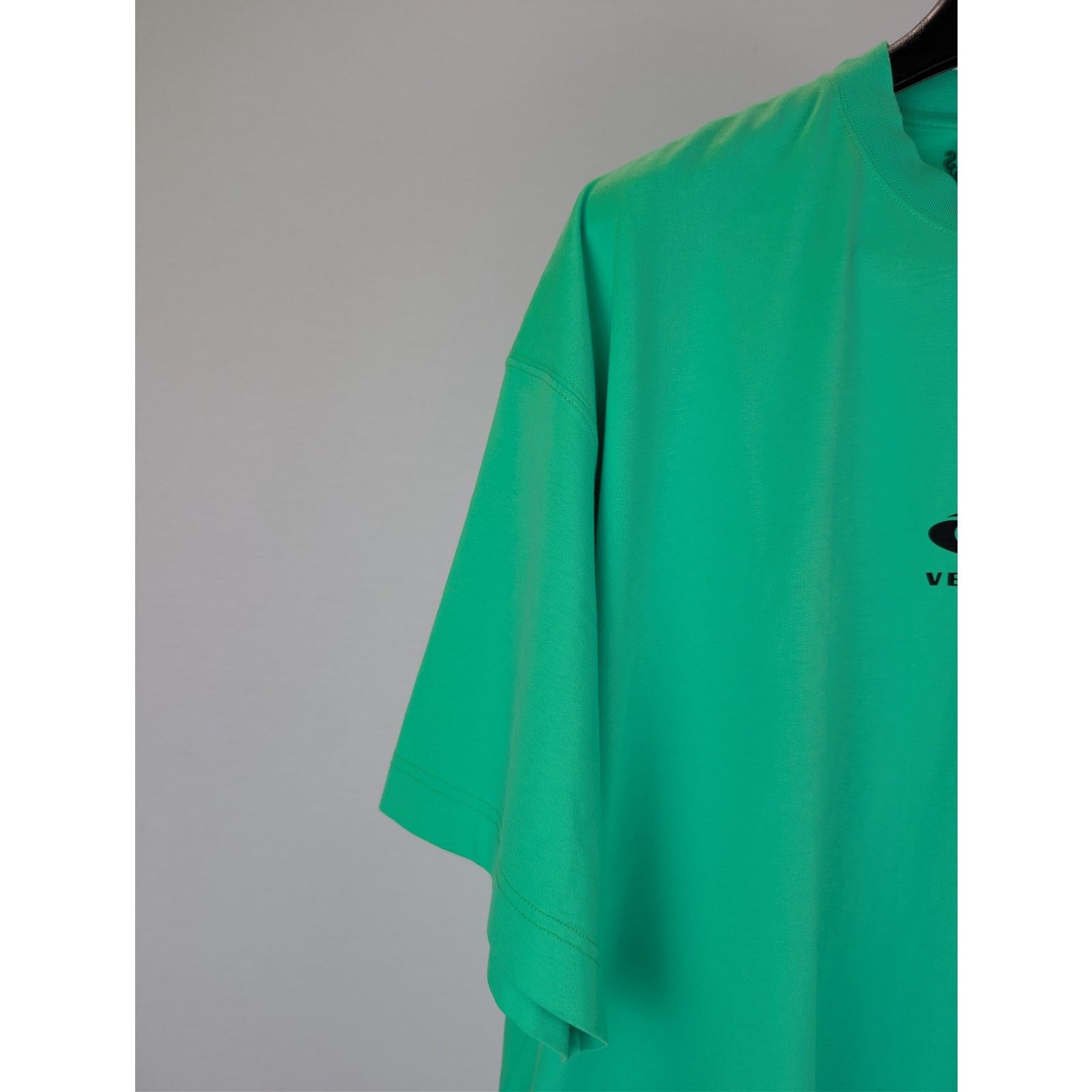 Vetements o1rshd1 Oval Logo Cropped Boxy T-Shirt in Green Size US L / EU 52-54 / 3 - 6 Thumbnail