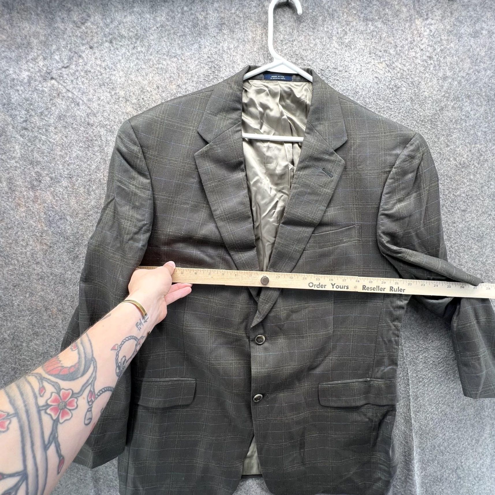 Hart Schaffner Marx Hart Schaffner Marx Suit Jacket Mens 43R Gray Plaid Two Button Notch Lapel Jacket/Coat Regular Length Black or Gray? Size 46R - 6 Thumbnail