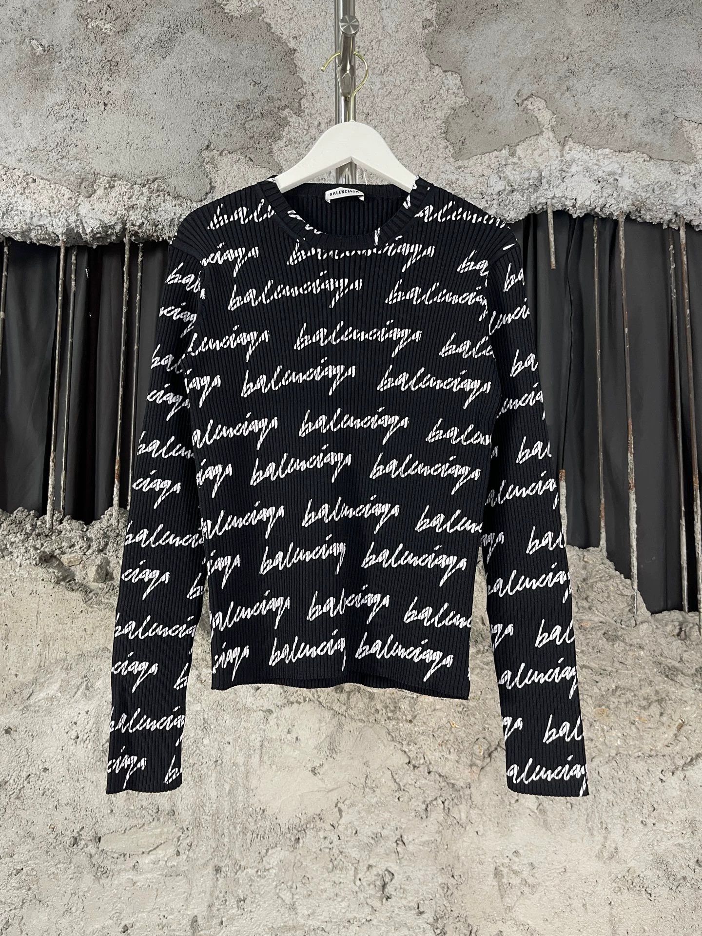 Balenciaga Balenciaga Logo Long Sleeve Size S New Size S / US 4 / IT 40 - 1 Thumbnail