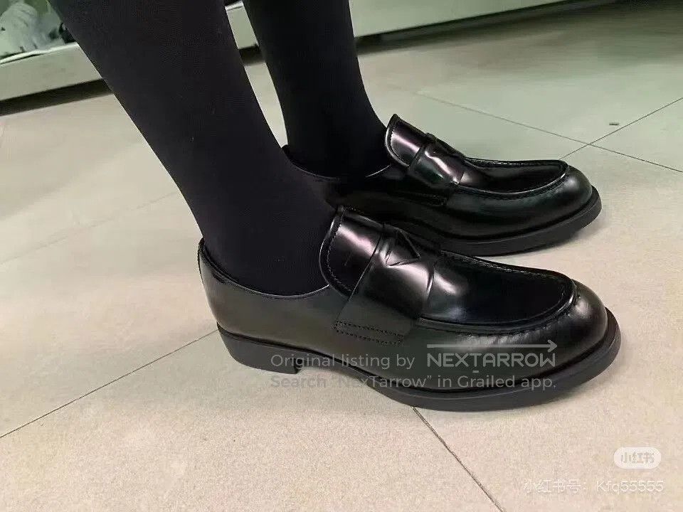 Prada Prada Black Leather Triangle Logo Loafers. Size US 5 / IT 35 - 5 Thumbnail
