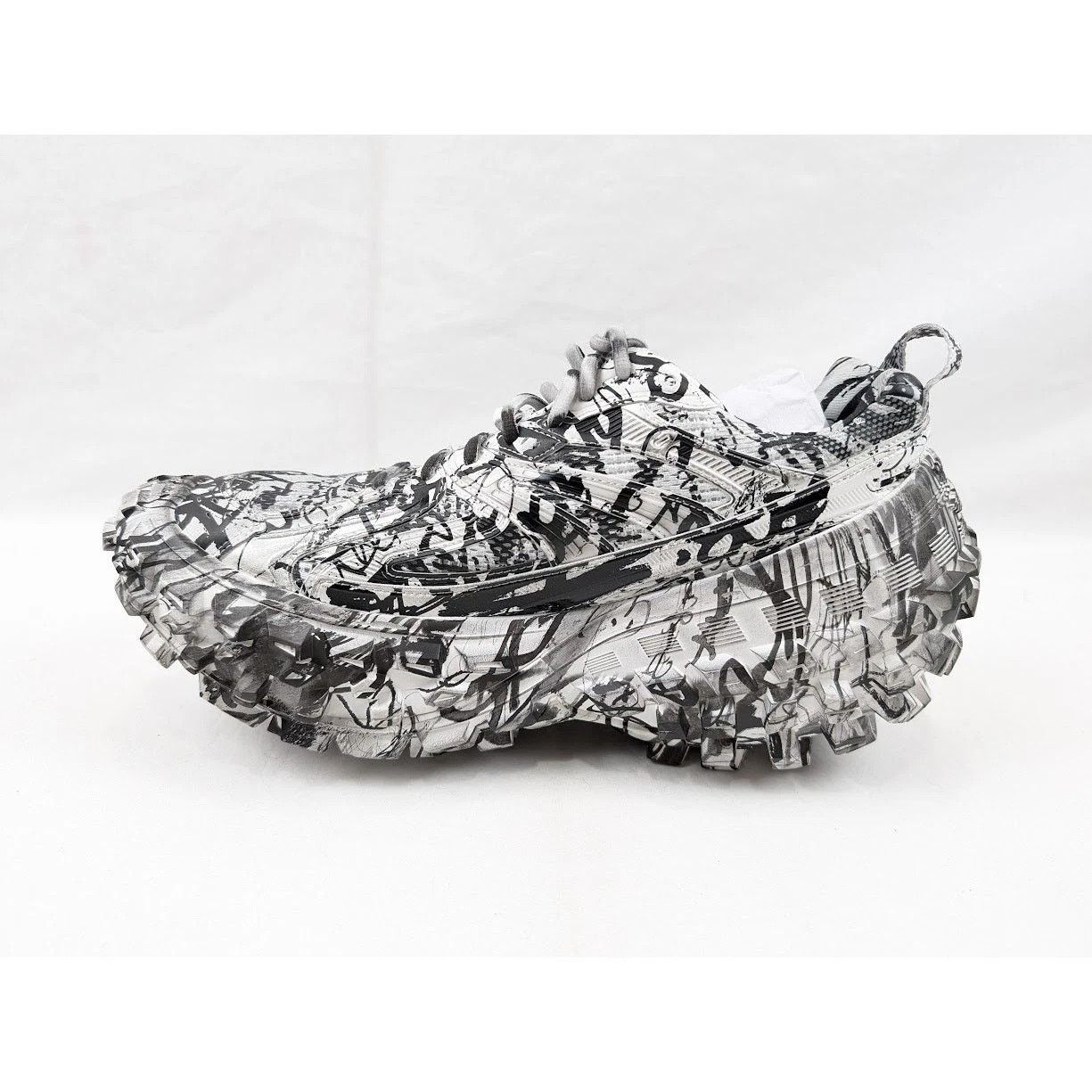 Balenciaga o1rshd1 Bouncer Extreme Graffiti Print in White/Black Size US 10 / EU 43 - 8 Thumbnail
