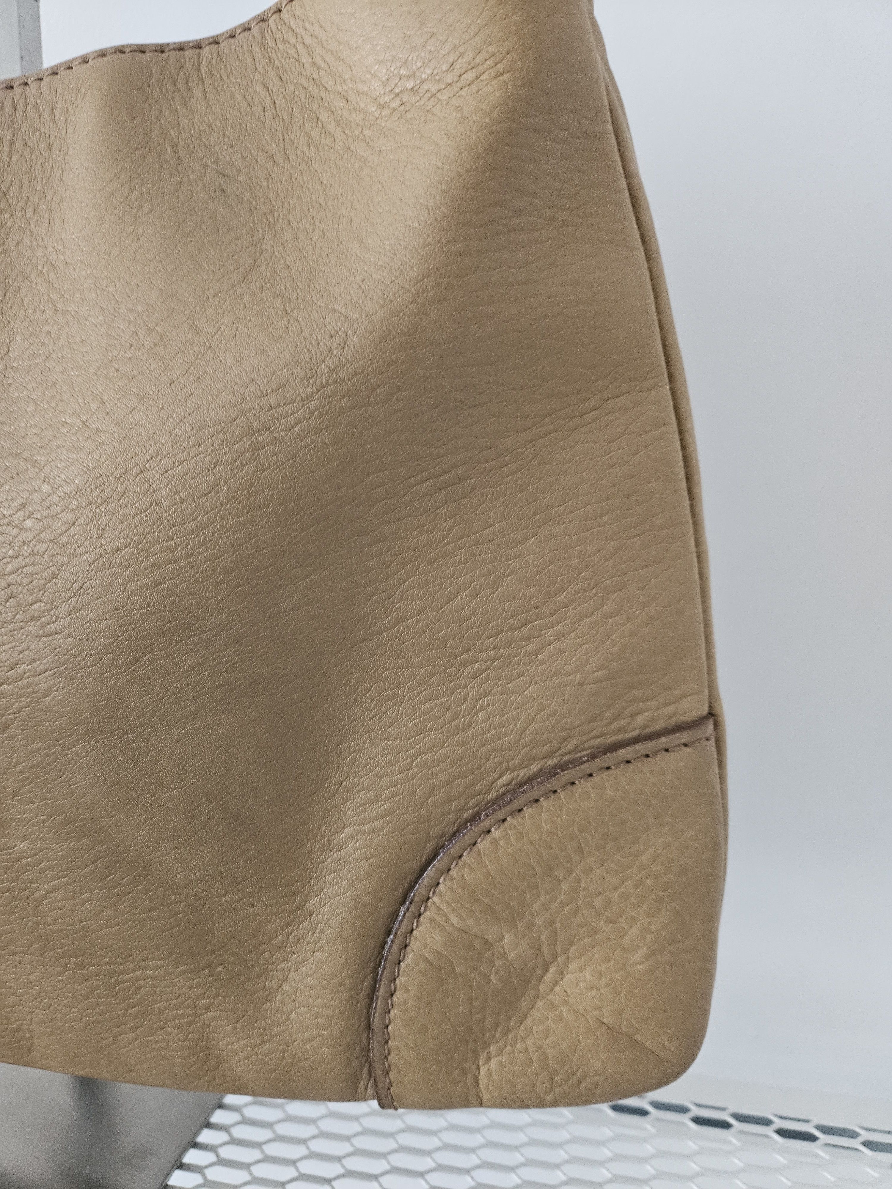 Gucci Vintage y2k gucci leather drawstring handbag Size ONE SIZE - 16 Thumbnail