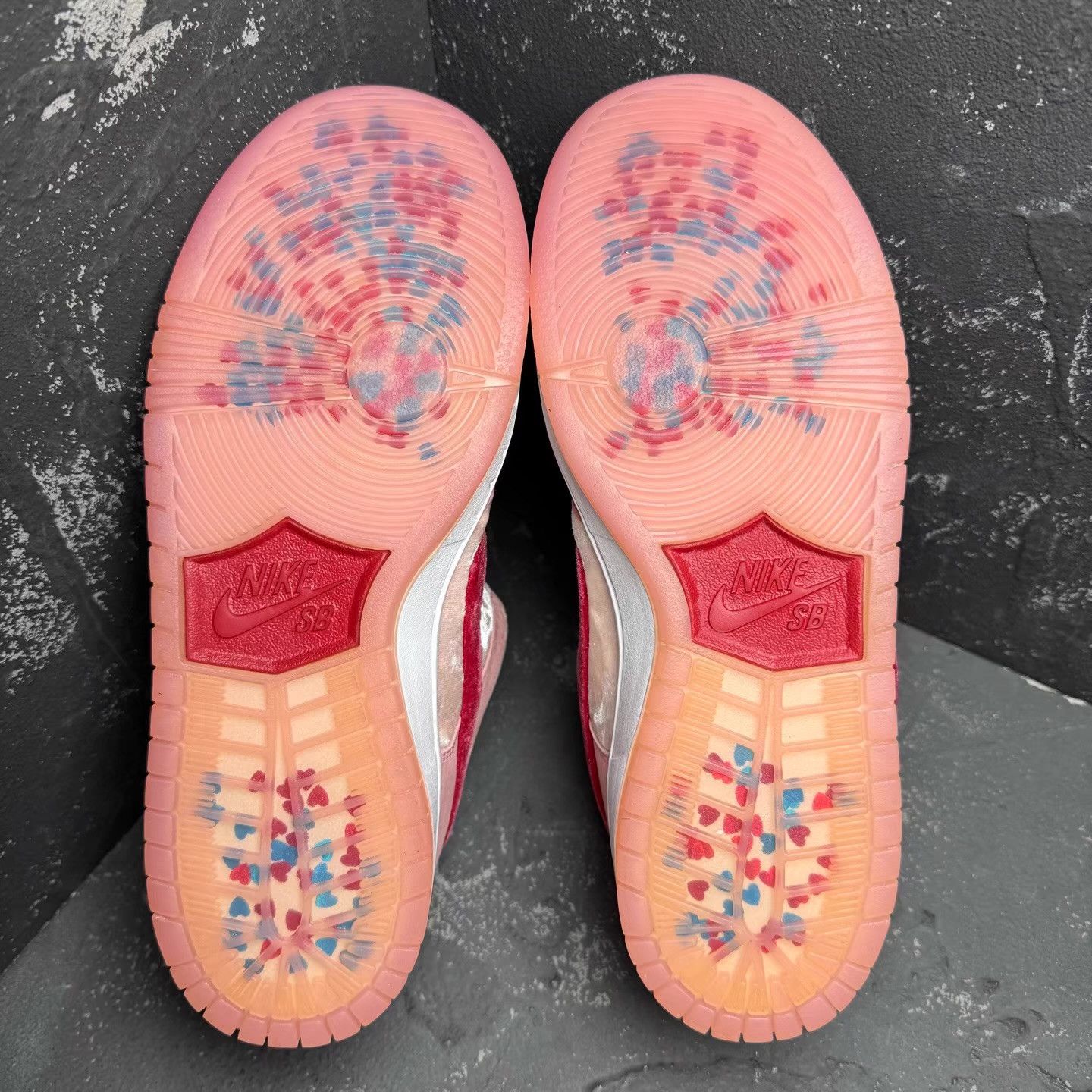 Nike Nike Dunk SB Valentine's Day White Pink Q10 Size US 7 / EU 40 - 2 Thumbnail