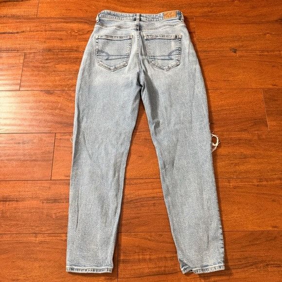 American Eagle Outfitters American Eagle Outfitters Light Blue Straight Leg Mom Jeans Size 26" / US 2 / IT 38 - 1 Thumbnail