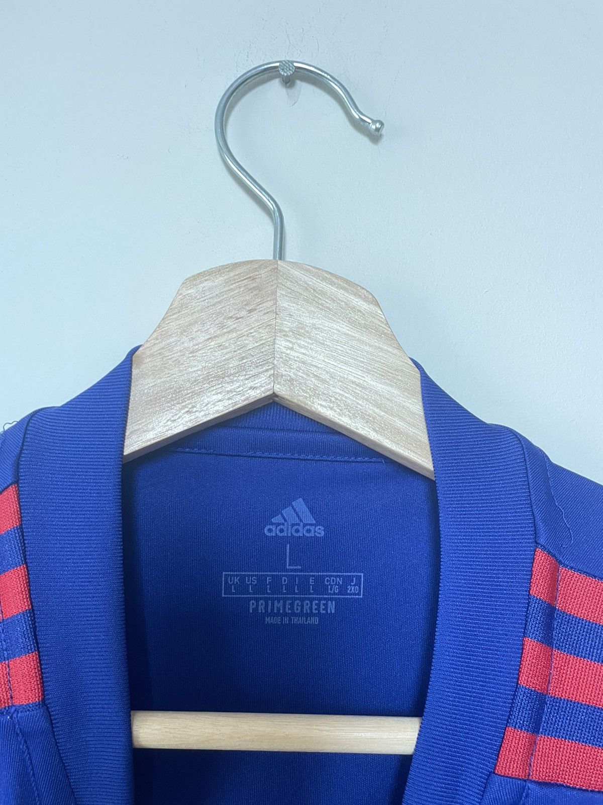 Adidas Adidas Bayern Monachium Soccer Jersey size L Size US L / EU 52-54 / 3 - 4 Thumbnail