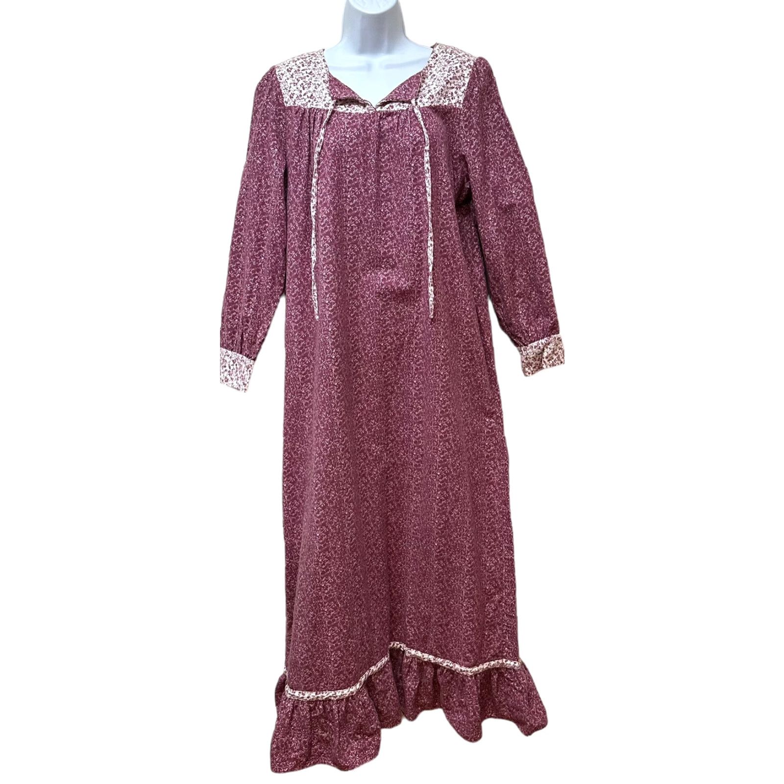 Vintage VINTAGE Axiom Long Cotton Flannel Gown Granny Nightgown Dainty Floral L NEW Size ONE SIZE - 2 Thumbnail