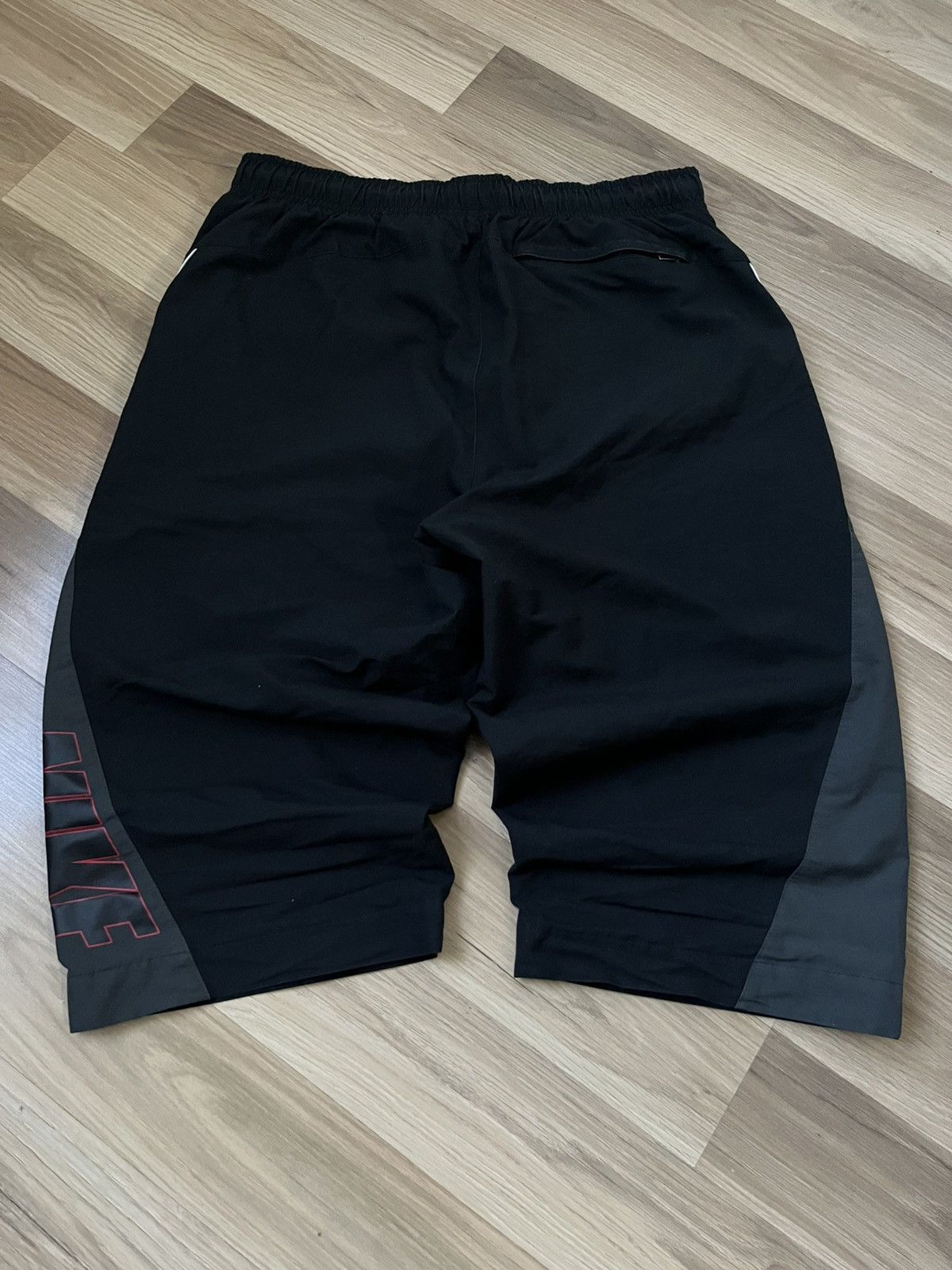 Nike Hype Vintage Nike Y2K Shorts Big Logo Size US 32 / EU 48 - 8 Thumbnail