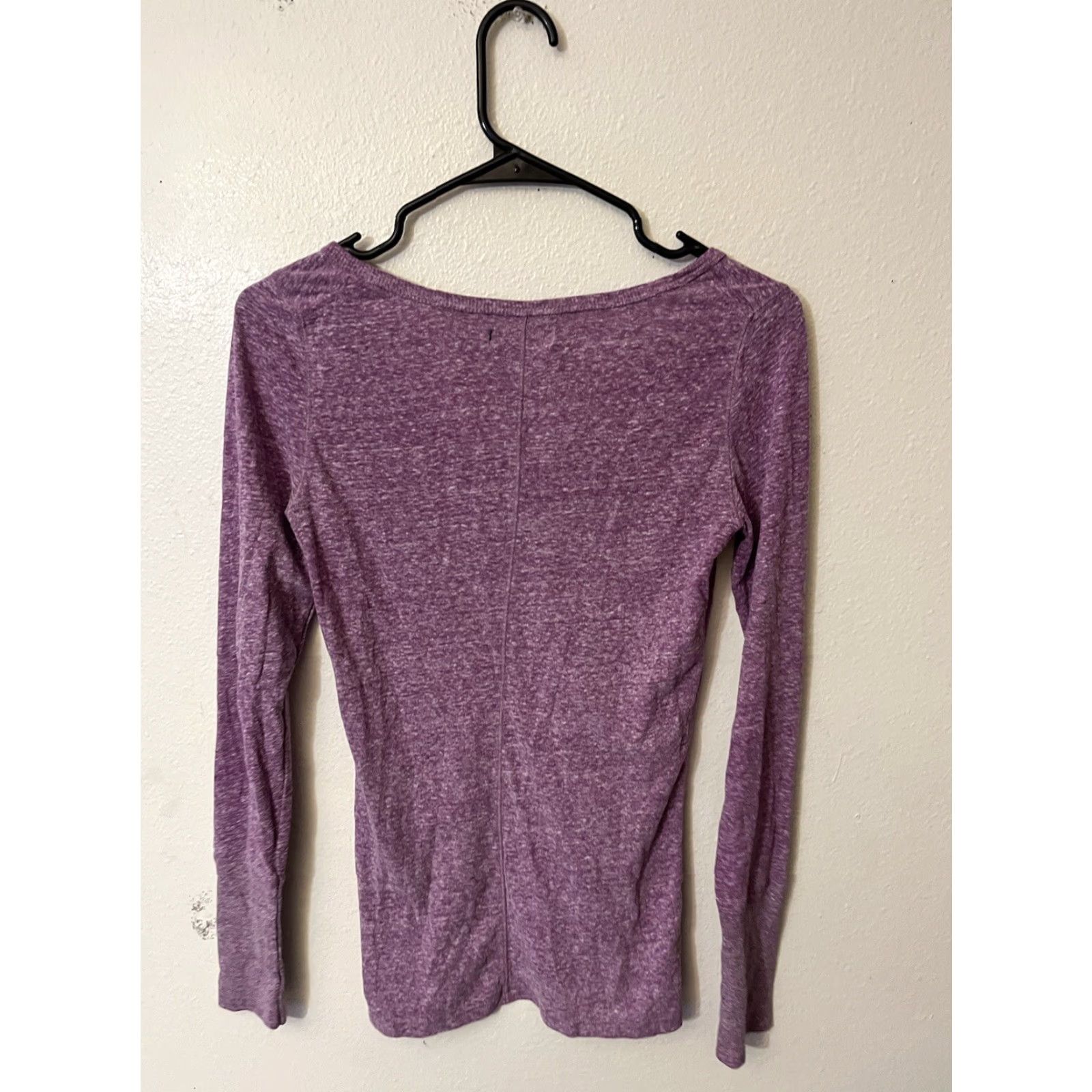 American Eagle Outfitters AMERICAN EAGLE Women's Short Sleeve V-Neck T-Shirt Medium Purple Long Sleeve Casual Solid Size M / US 6-8 / IT 42-44 - 3 Thumbnail
