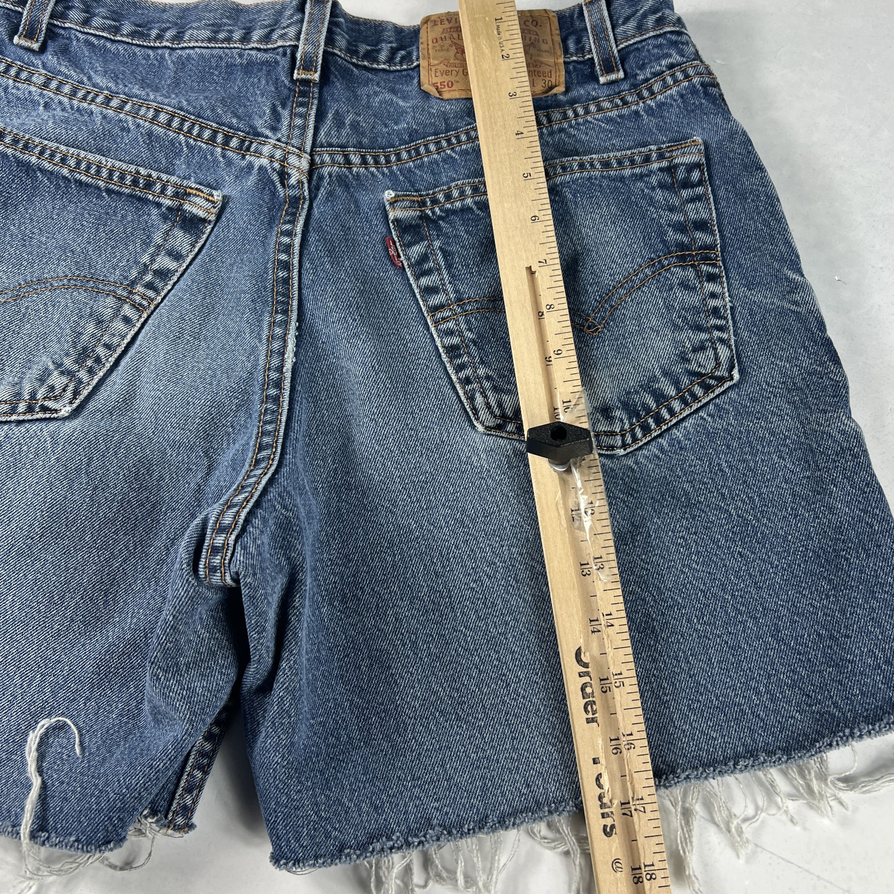 Levi's Y2K Levi's Jean Shorts 550 Faded Cut Off Raw Hem Denim Jorts Size US 33 - 11 Thumbnail