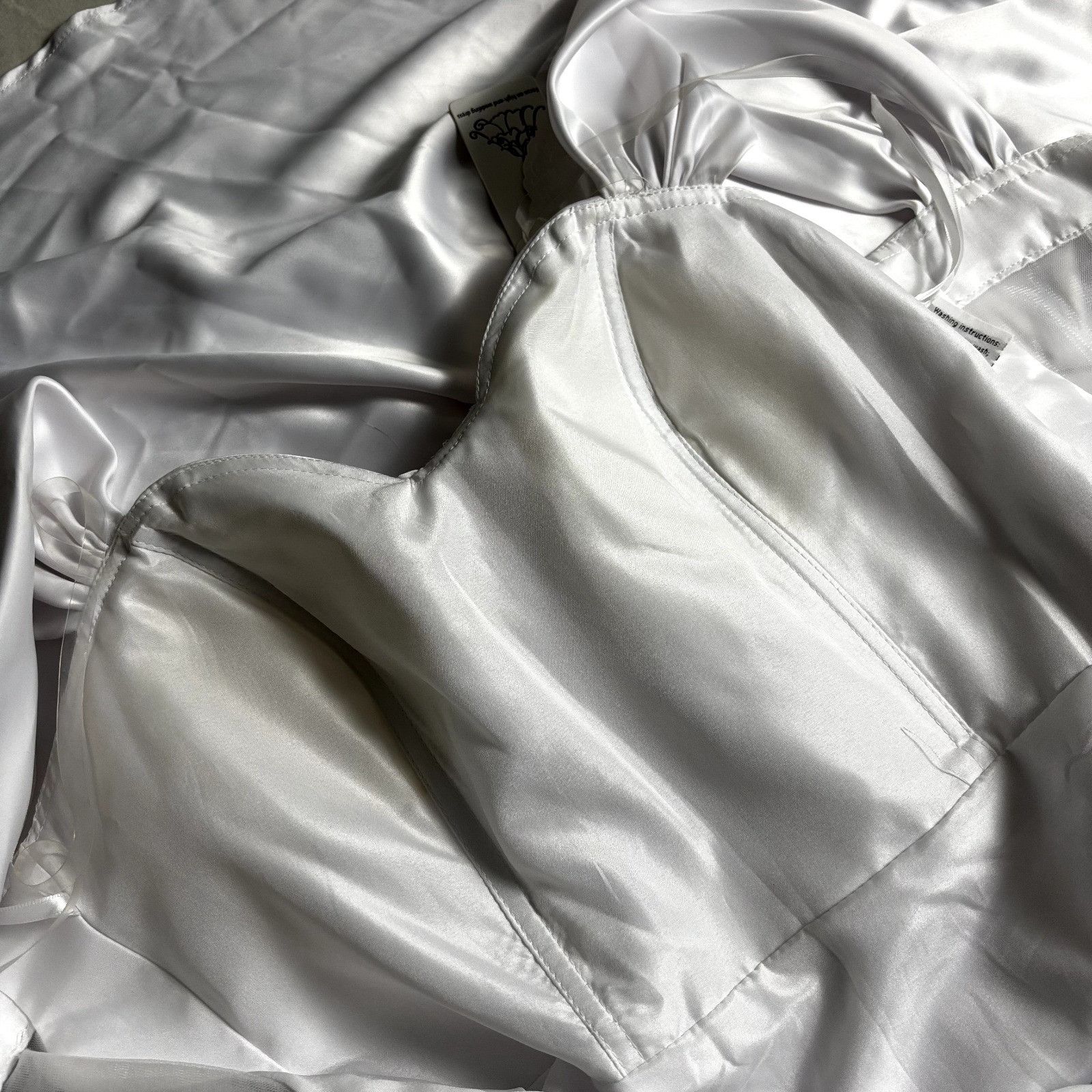 Other Wedding Dress Hebeos White Satin Gown Buttoned Back NWT Size M / US 6-8 / IT 42-44 - 8 Thumbnail