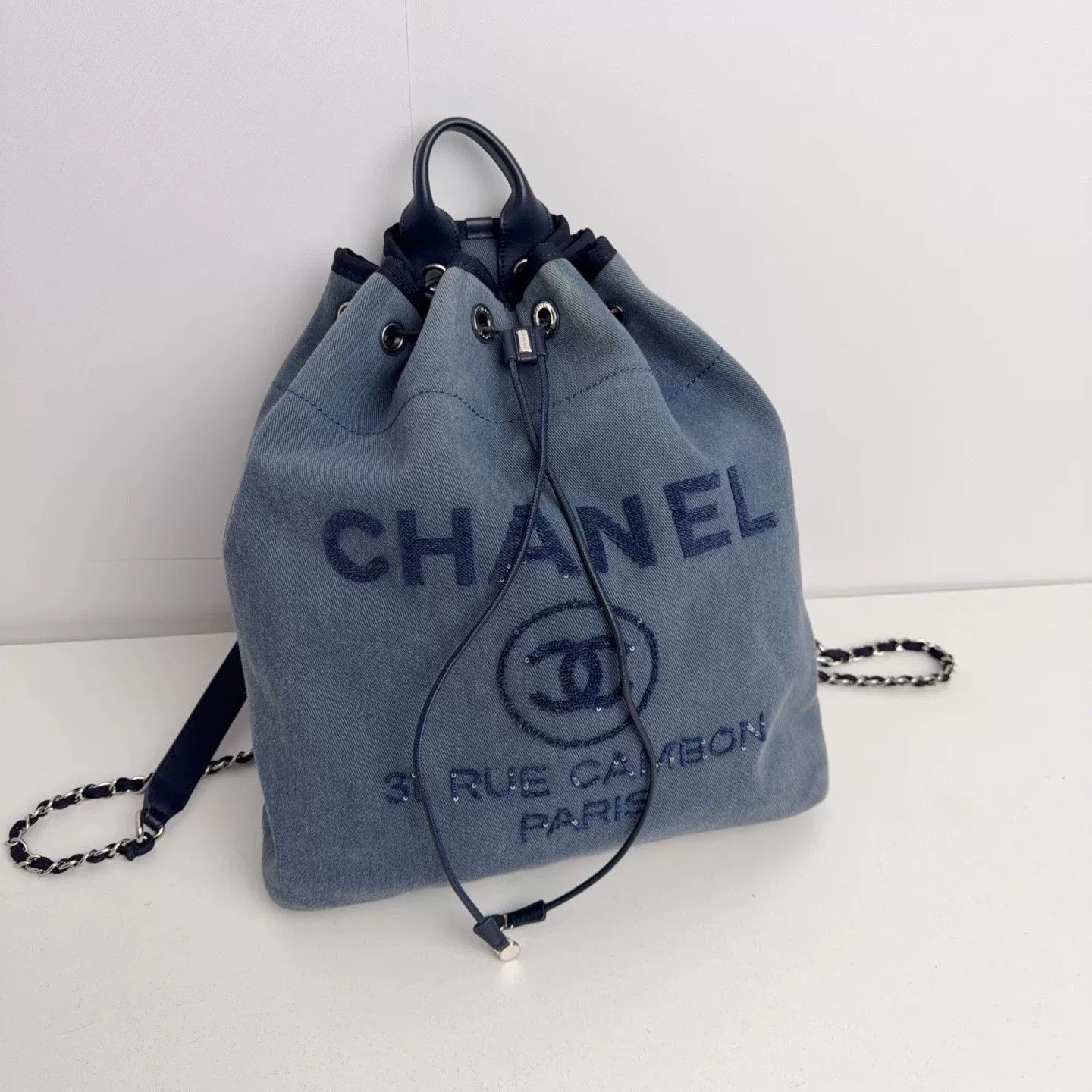 Chanel Pre-loved Bag Very good condition Size ONE SIZE - 1 Thumbnail