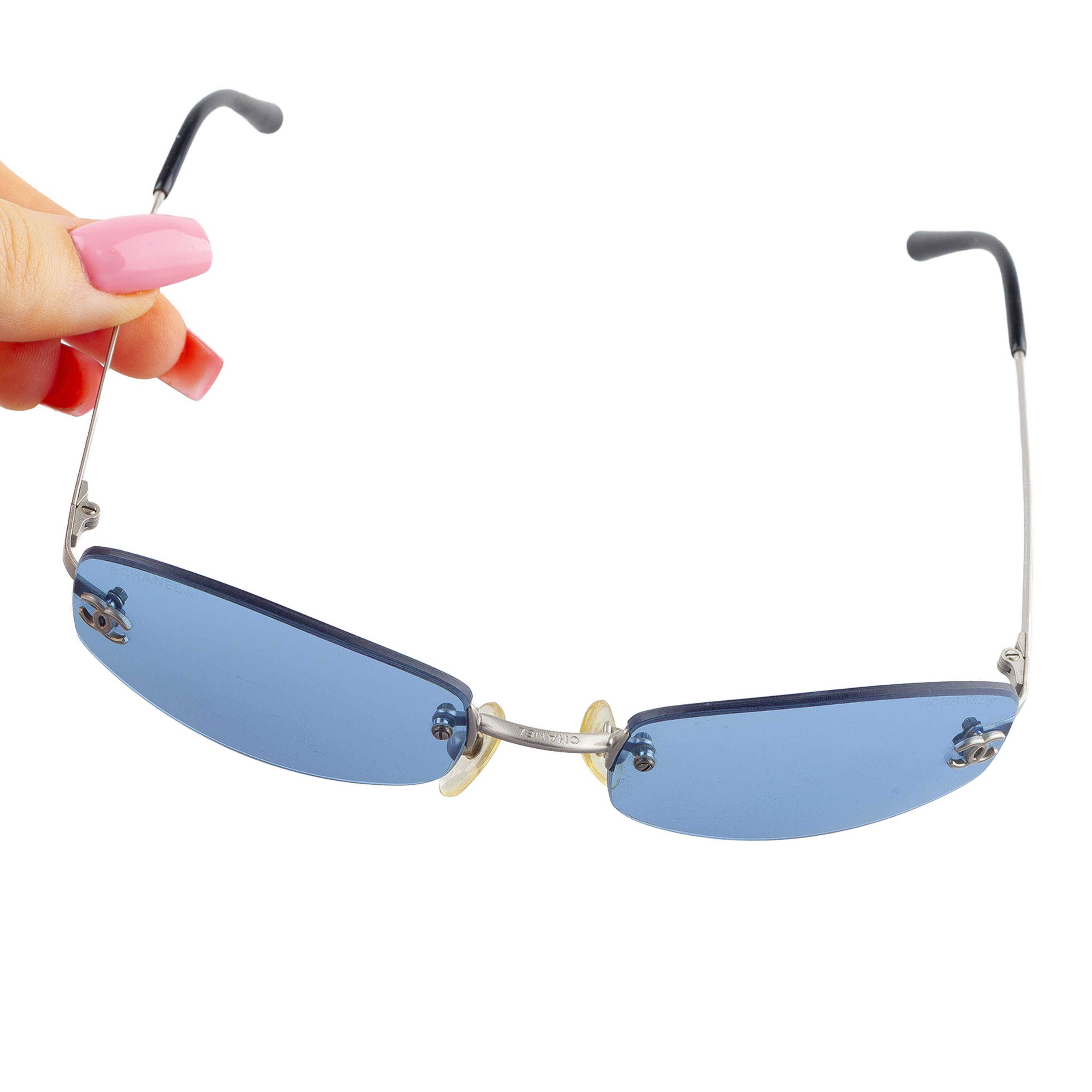 Chanel Chanel 4002 c.103/72 Vintage Blue Oval Sunglasses Size ONE SIZE - 8 Thumbnail