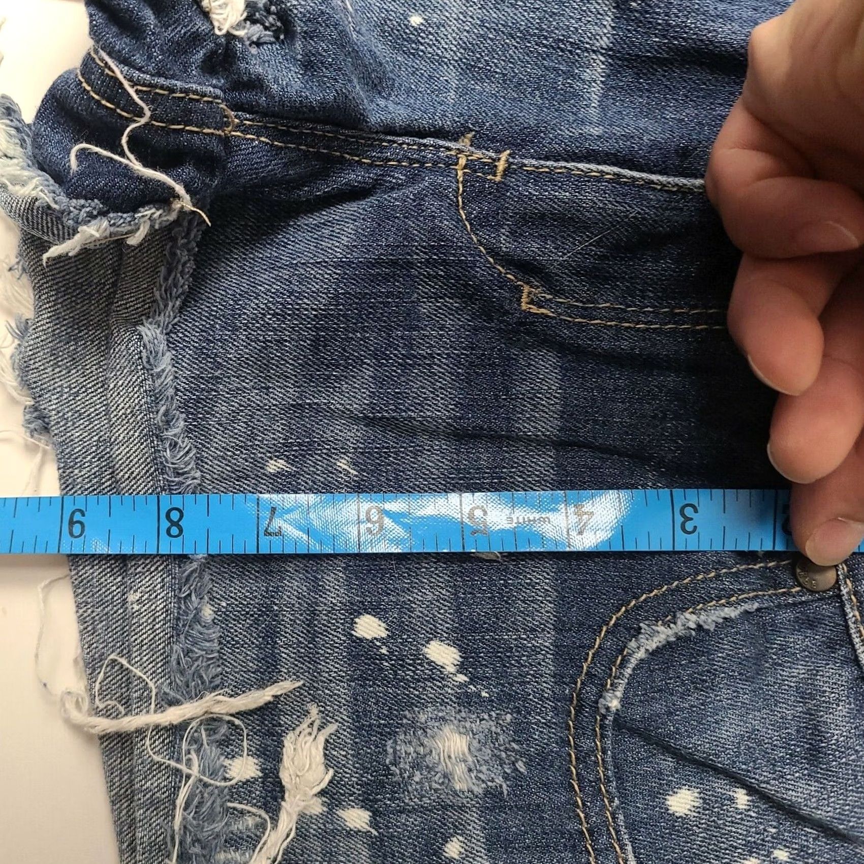 Decree VINTAGE Decree Denim Shorts Jean Shorts Womens 7 Spotted Distressed Frayed Hem Blue Cotton Regular Button 7 Ladies Womens Jeans Size 28" / US 6 / IT 42 - 4 Thumbnail