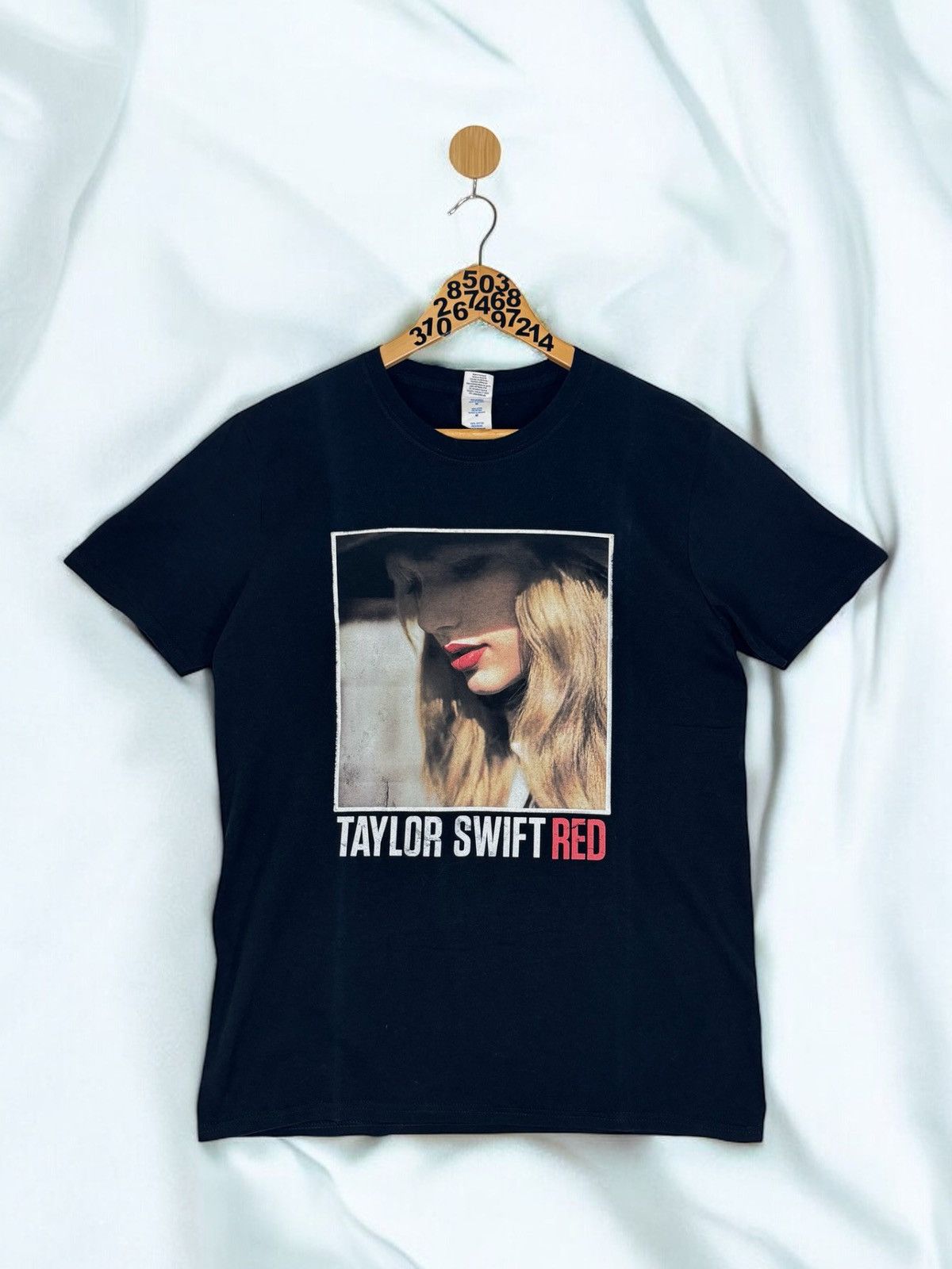 Band Tees Taylor Swift Big Logo Red Tour 2013/14 Tee Size US M / EU 48-50 / 2 - 1 Thumbnail