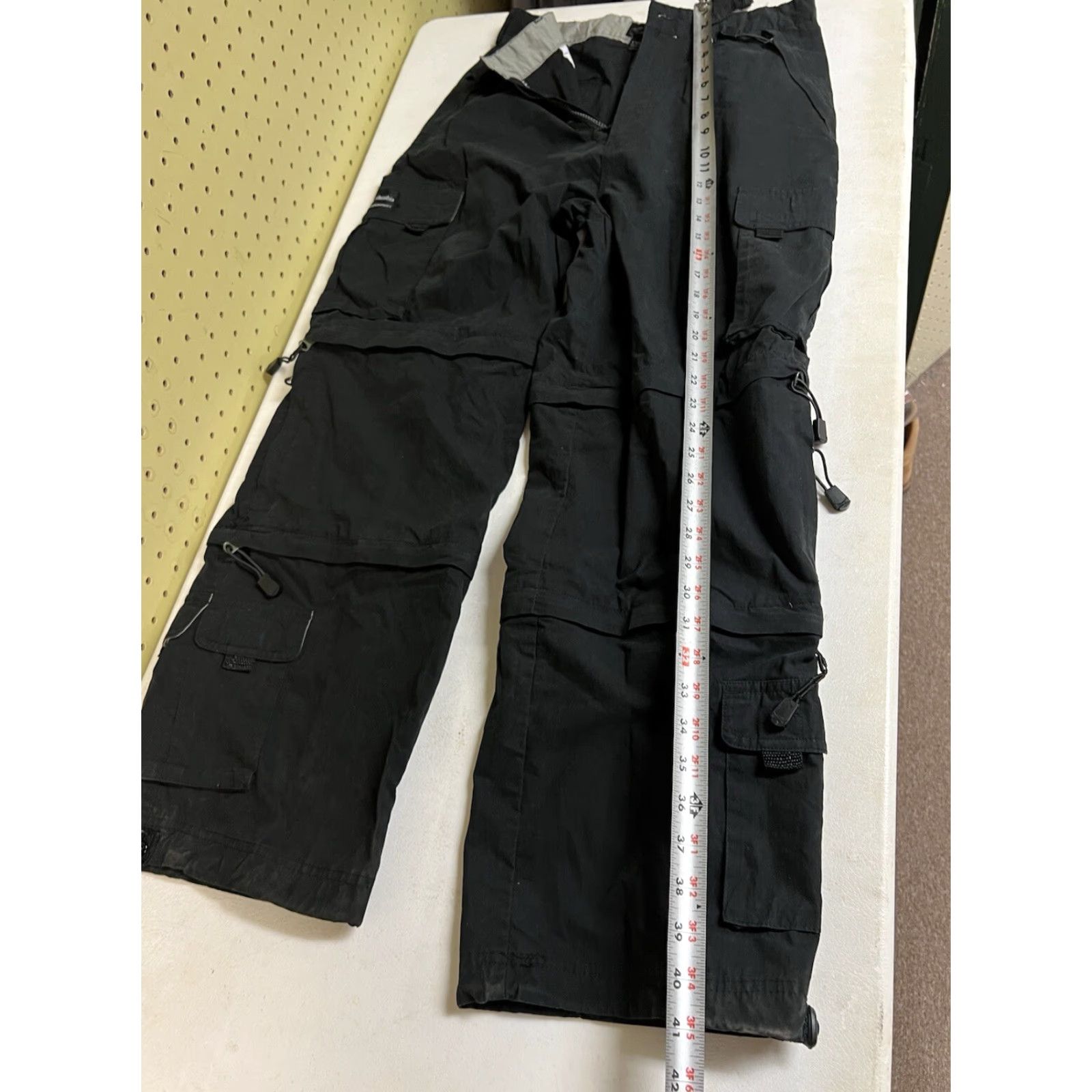 Vintage Vintage Columbia Cargo Pants Zip Convertible Shorts Capri Outdoor Medium 28x32 Men Black Cotton Relaxed Pants Size US 31 - 8 Thumbnail