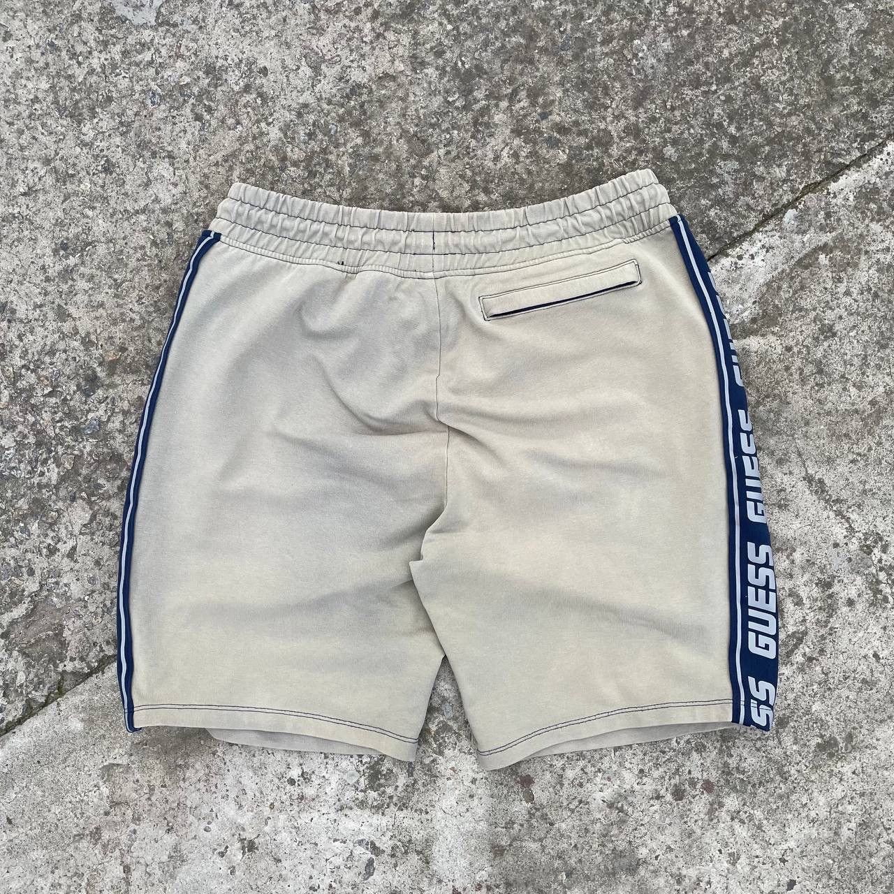 Guess Vintage Man’s Guess Shorts Size S Trashed Y2K 00s USA Size US 30 / EU 46 - 2 Thumbnail
