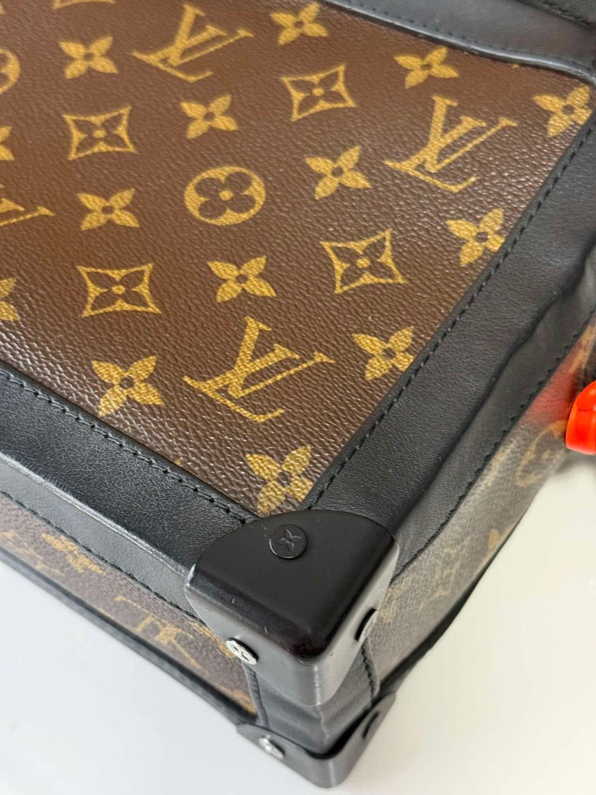 Louis Vuitton Louis Vuitton Soft Trunk Size ONE SIZE - 16 Thumbnail