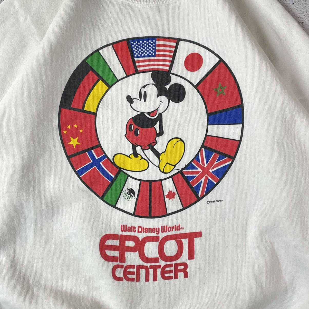 Disney × Vintage 1982 Walt Disney World Mickey Mouse Center Flags Sweatshirt Size US L / EU 52-54 / 3 - 5 Thumbnail