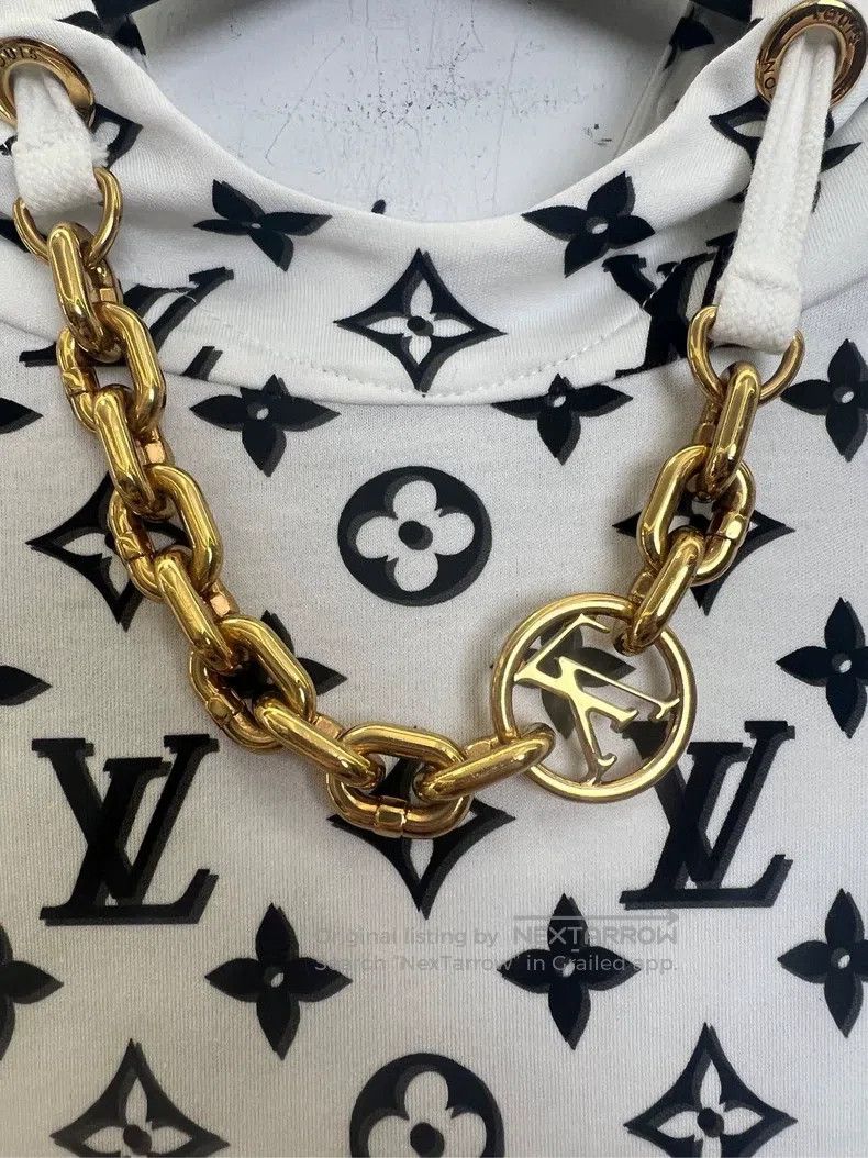 Louis Vuitton Louis Vuitton Full logo hooded short sleeves Size US M / EU 48-50 / 2 - 3 Thumbnail