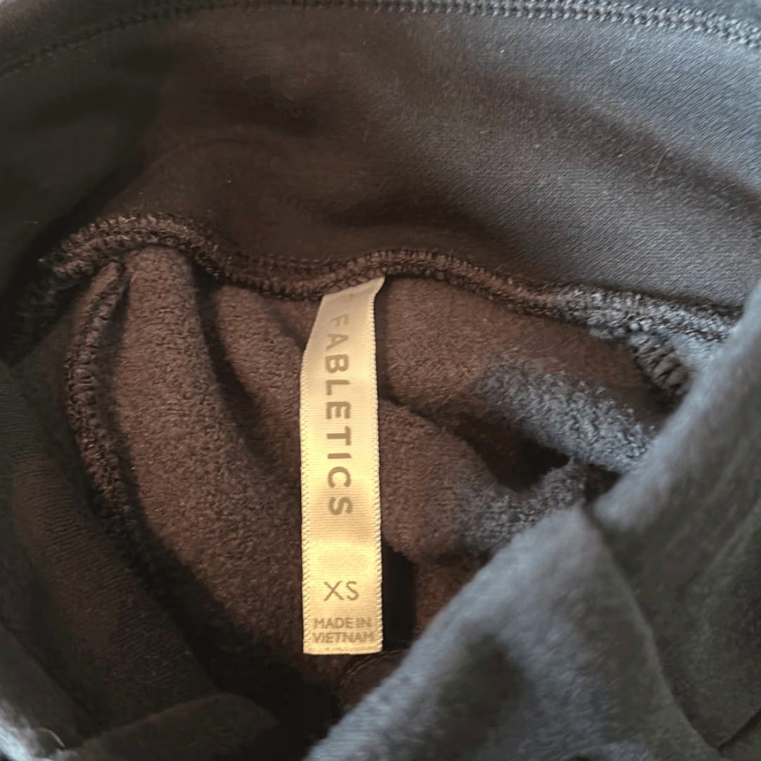 Fabletics VINTAGE Fabletics Women's XS Zaylee Funnel Neck Tunic Black Pockets and Thumbholes Sweatshirt Pullover Activewear Shirt Womens XS Black Size XS / US 0-2 / IT 36-38 - 6 Thumbnail