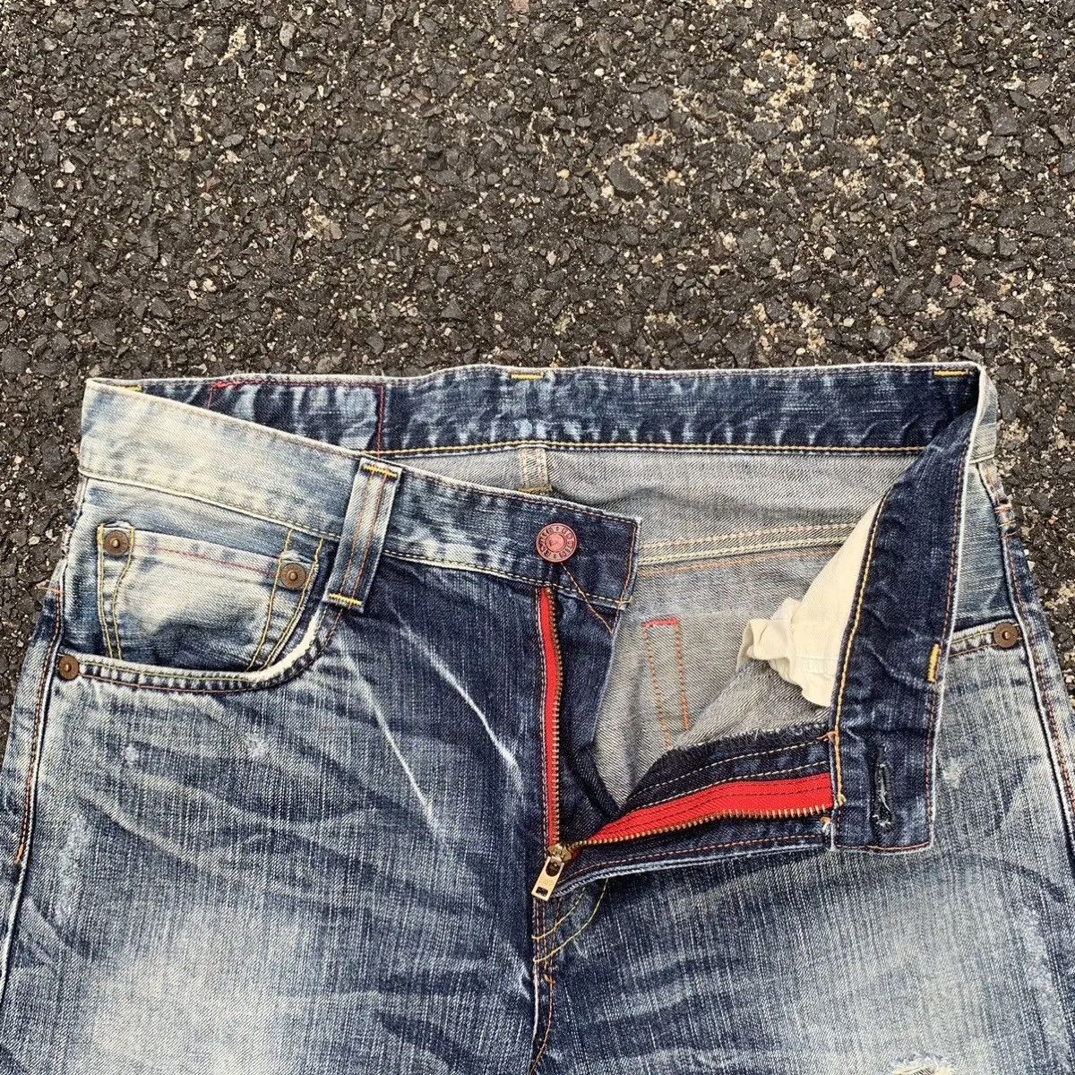 Japanese Brand 🔥THRASHED🔥Japanese Vintage Jeans Faded Wash Denim Pants Size US 34 / EU 50 - 7 Thumbnail