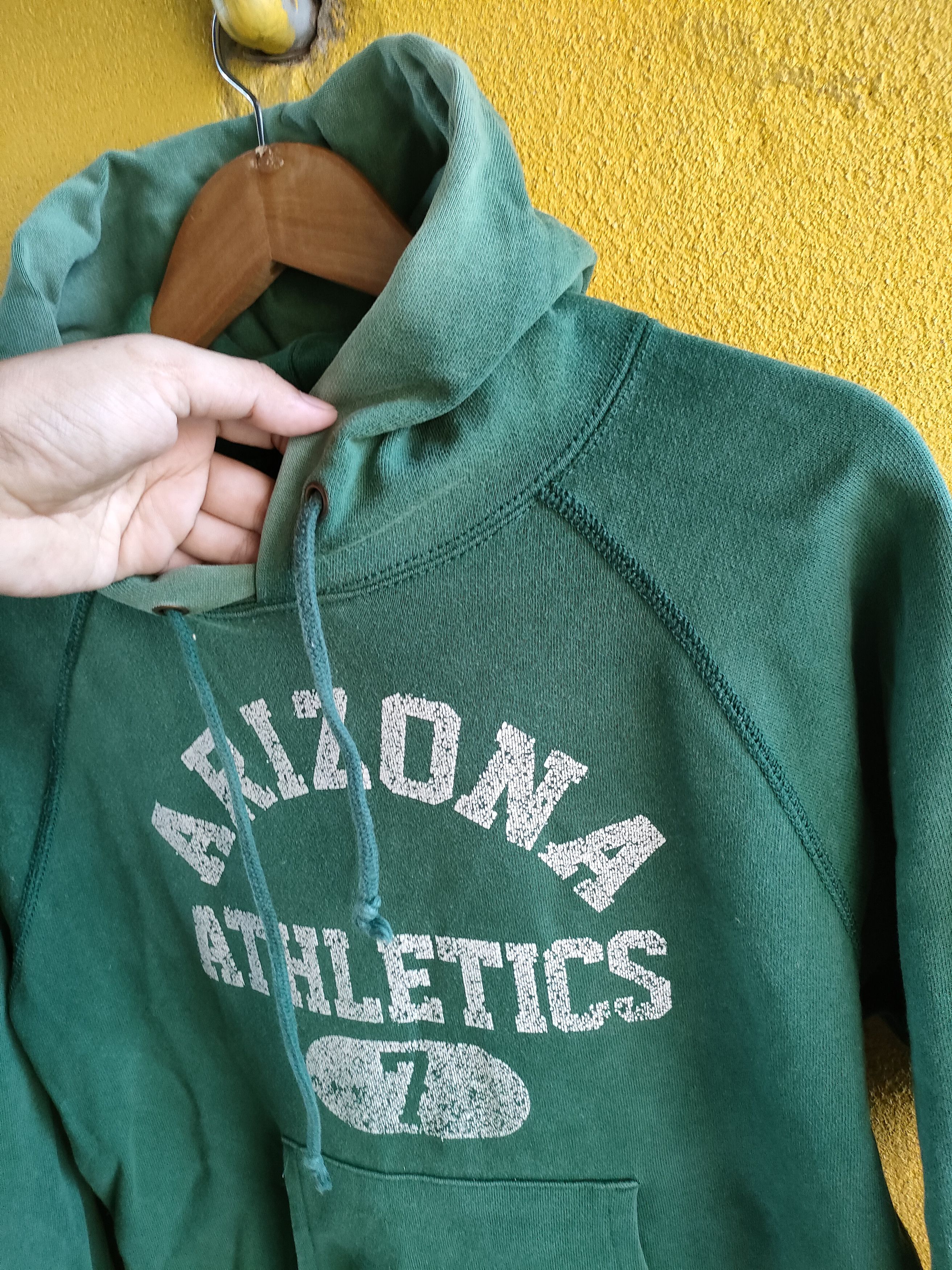 Champion × Vintage Vintage Distressed Champion Hoodie Size US M / EU 48-50 / 2 - 5 Thumbnail