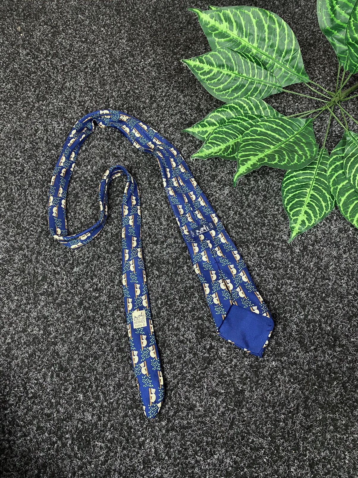 Hermes Hermes 7282 Blue Silk Climbing Bears Print Neck Tie Size ONE SIZE - 1 Thumbnail