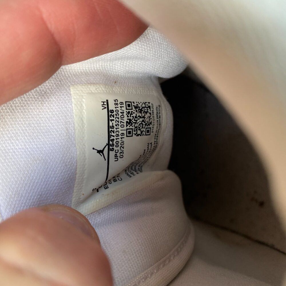 Jordan Brand Nike Air Jordan 1 Retro Mid Triple White Size 7 Size US 7 / EU 40 - 7 Thumbnail