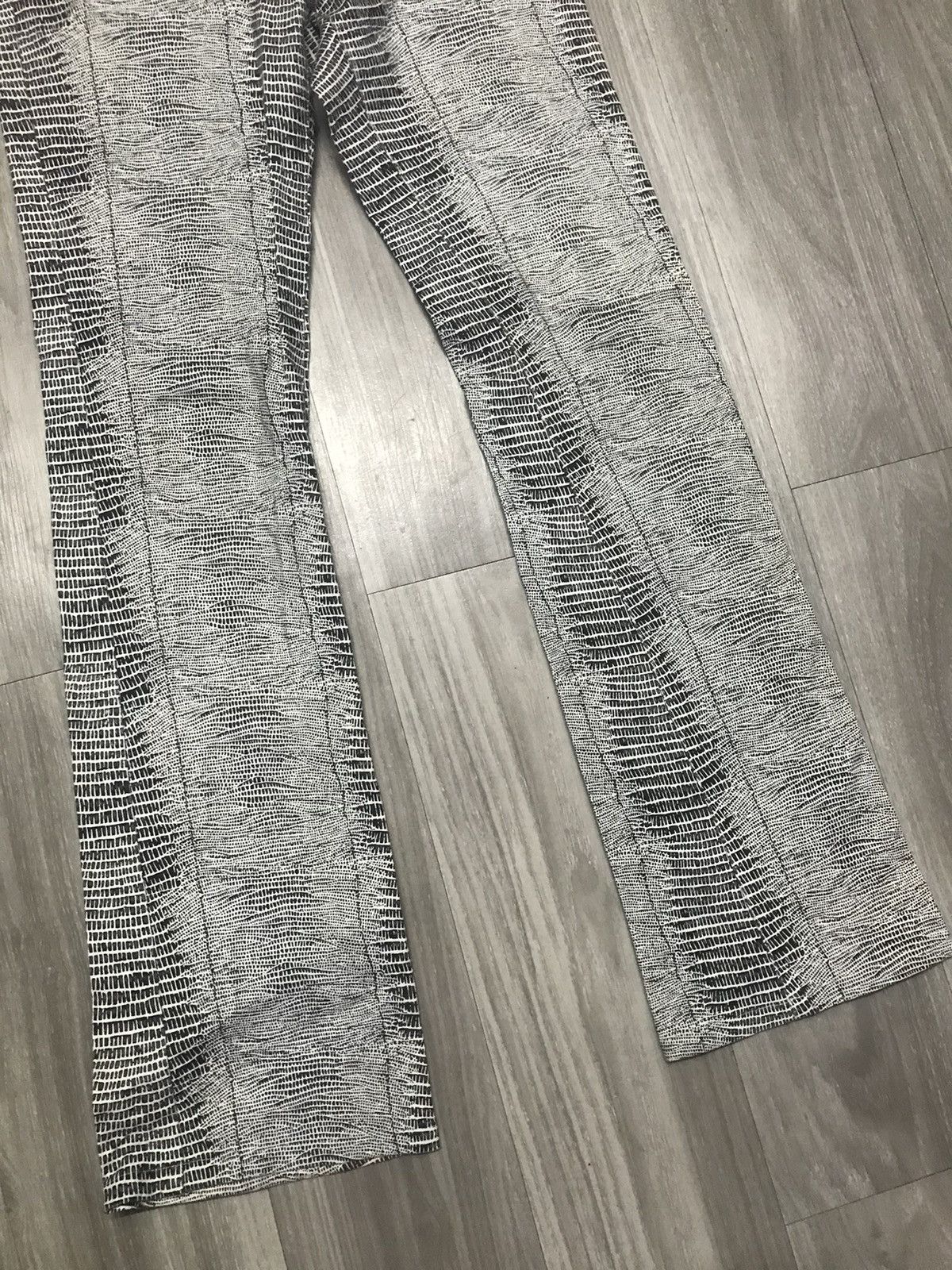 5351 POUR LES HOMMES 5351 Pour Les Homme Snake Printed Flare Jeans Size US 28 / EU 44 - 13 Thumbnail
