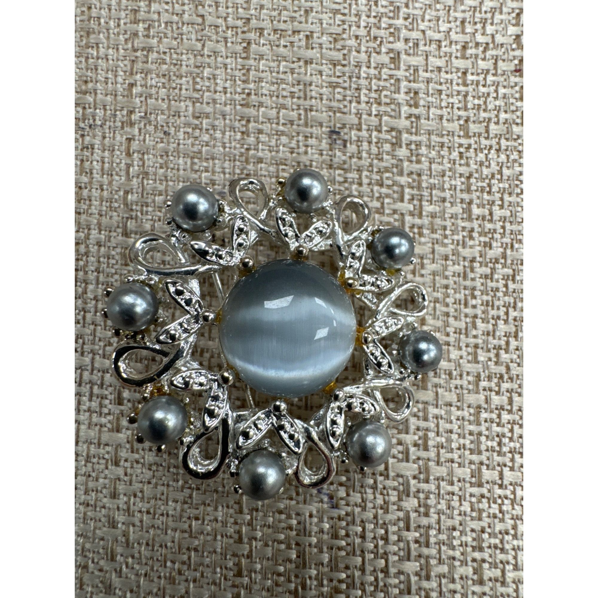 Vintage Set of 4 beautiful vintage women’s brooches SKU 4426 Size ONE SIZE - 5 Thumbnail