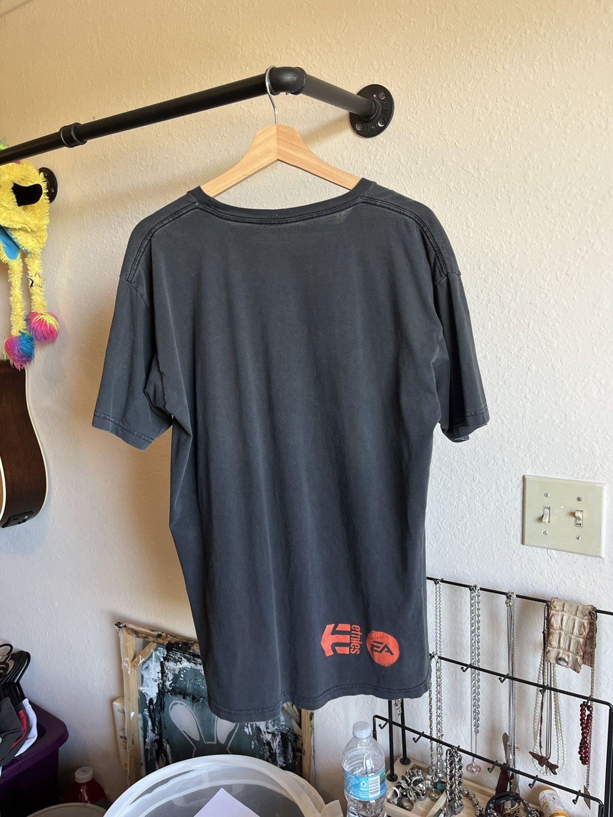 Vintage Etnies Skateboarding Graphic T-Shirt Vintage Wash – Size L Size US L / EU 52-54 / 3 - 2 Thumbnail