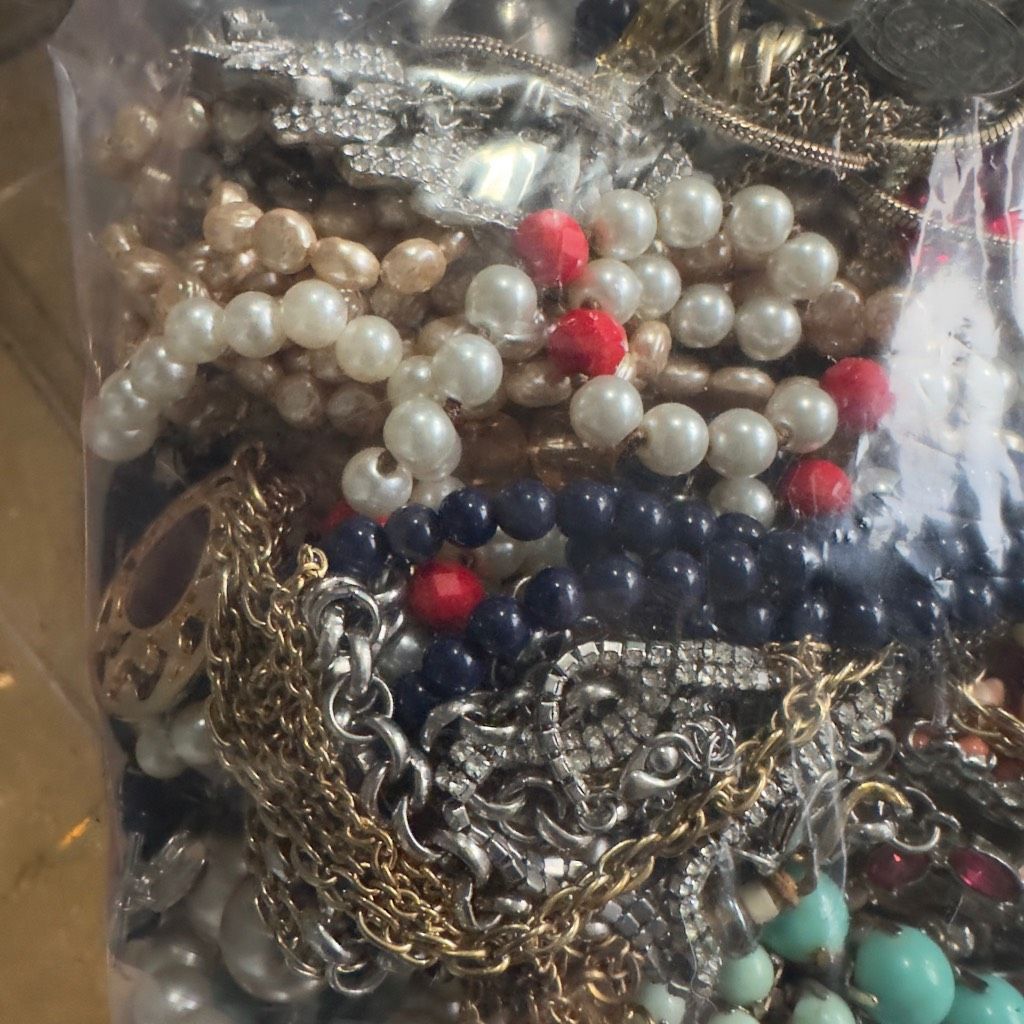 Vintage Bulk Necklaces Jewelry Lot Gallon Bag Mostly Necklaces Vinta Size ONE SIZE - 7 Thumbnail