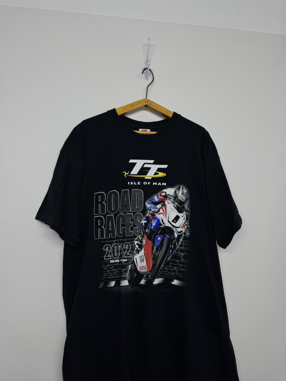 Fruit Of The Loom Vintage Y2k 2012 Isle of Man TT Moto Racing T-shirt Size US XL / EU 56 / 4 - 4 Thumbnail