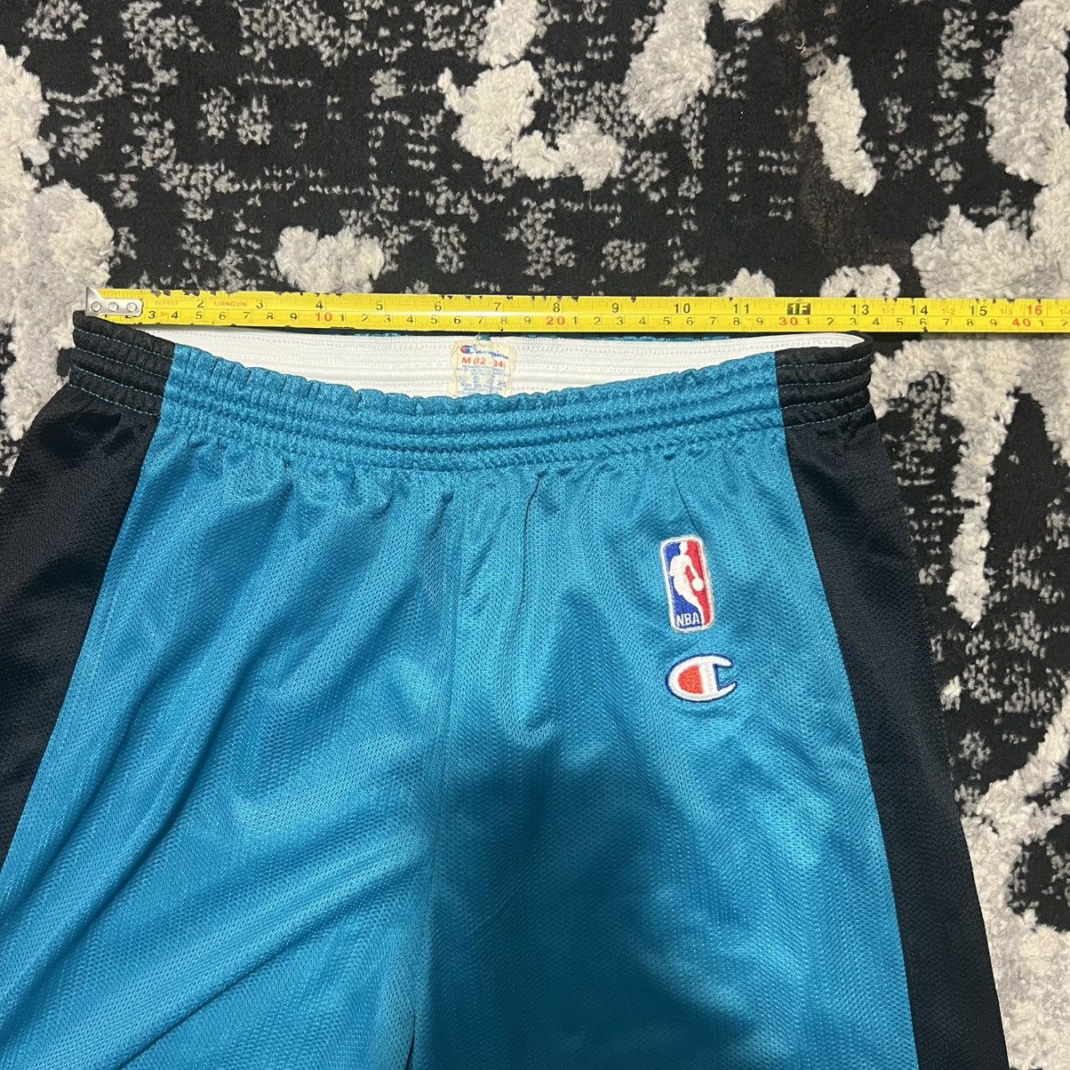 Champion × NBA × Vintage Vintage 90s Detorit Pistons Basketball Shorts Champion Teal Size US 29 - 4 Thumbnail