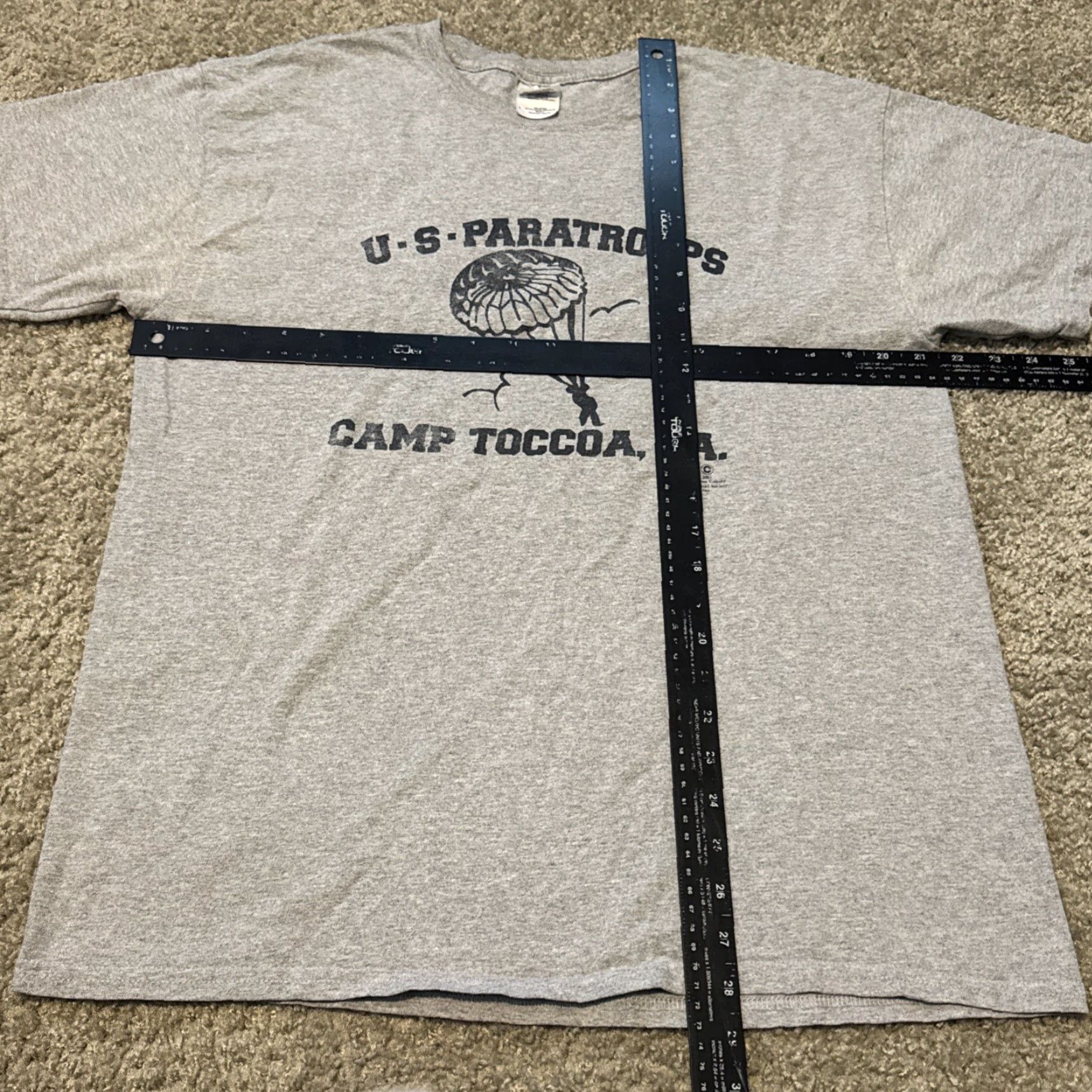 Gildan VINTAGE U.S. Army T-Shirt Paratroops Camp Toccoa Georgia Large Gray Gildan Mens Regular L Size US L / EU 52-54 / 3 - 5 Thumbnail