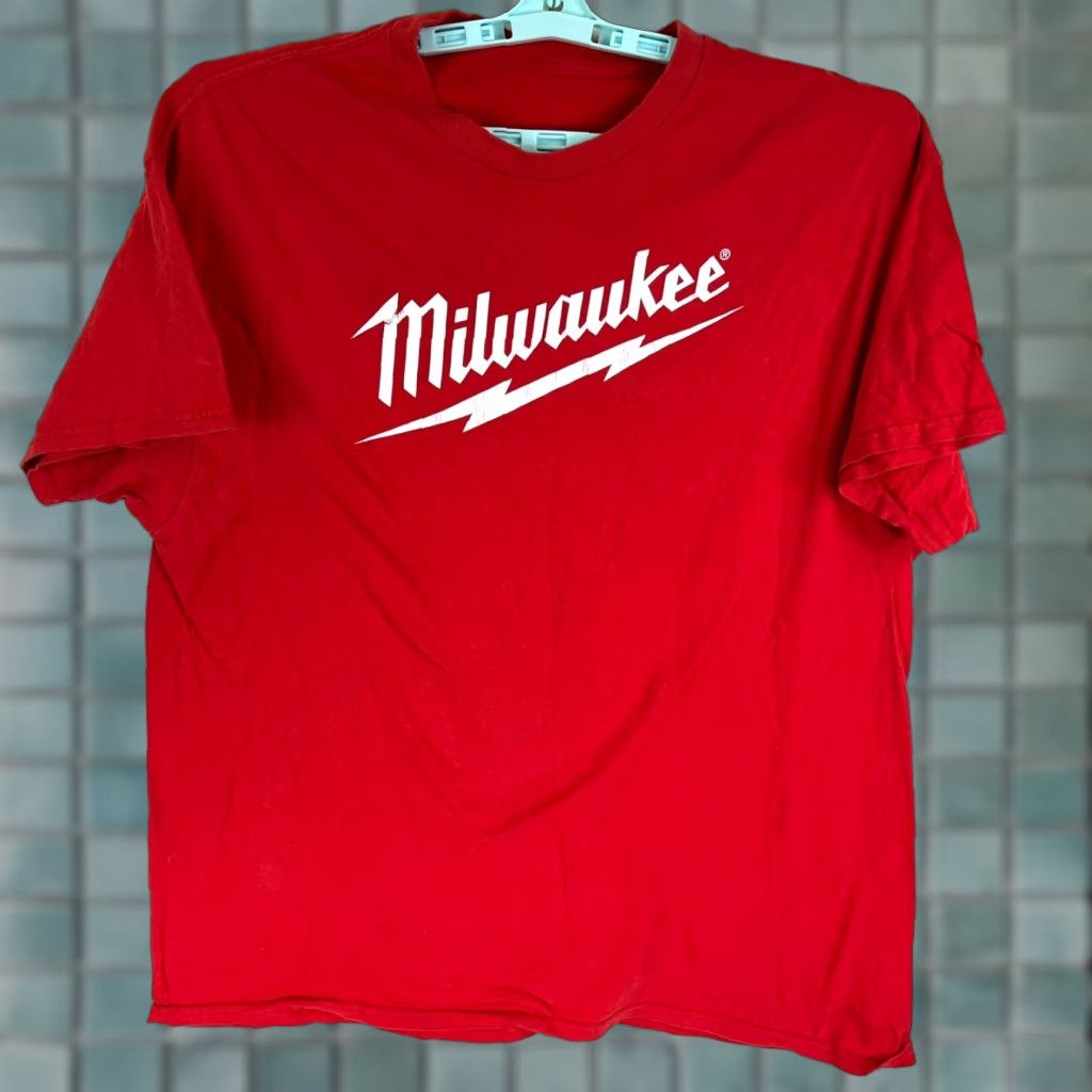 Vintage Milwaukee Tools Graphic T Shirt Mens Size L/XL Red Short Sleeve Size US XL / EU 56 / 4 - 1 Thumbnail