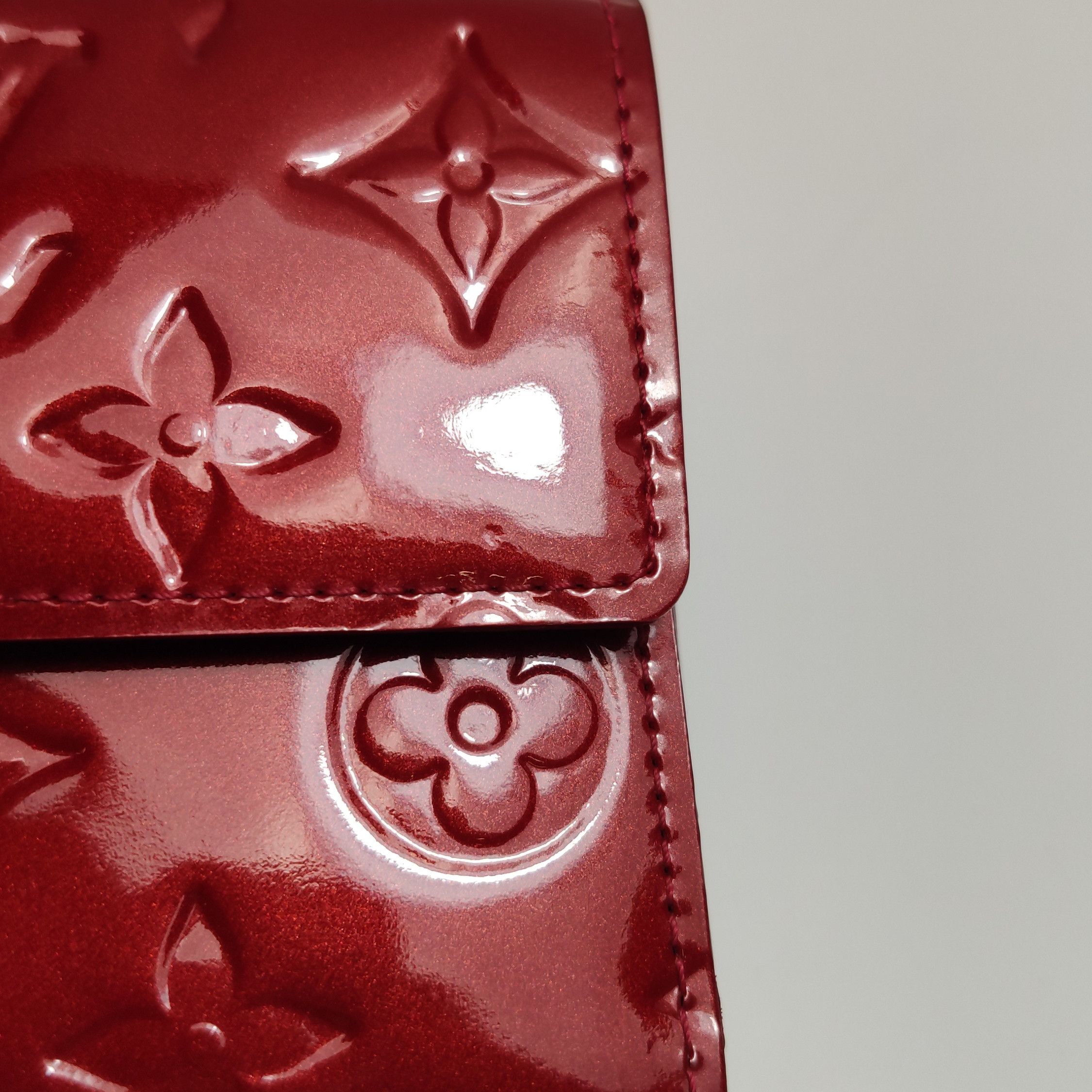 Louis Vuitton Louis Vuitton (LV) Patent leather solid color embossed mono Size ONE SIZE - 8 Thumbnail