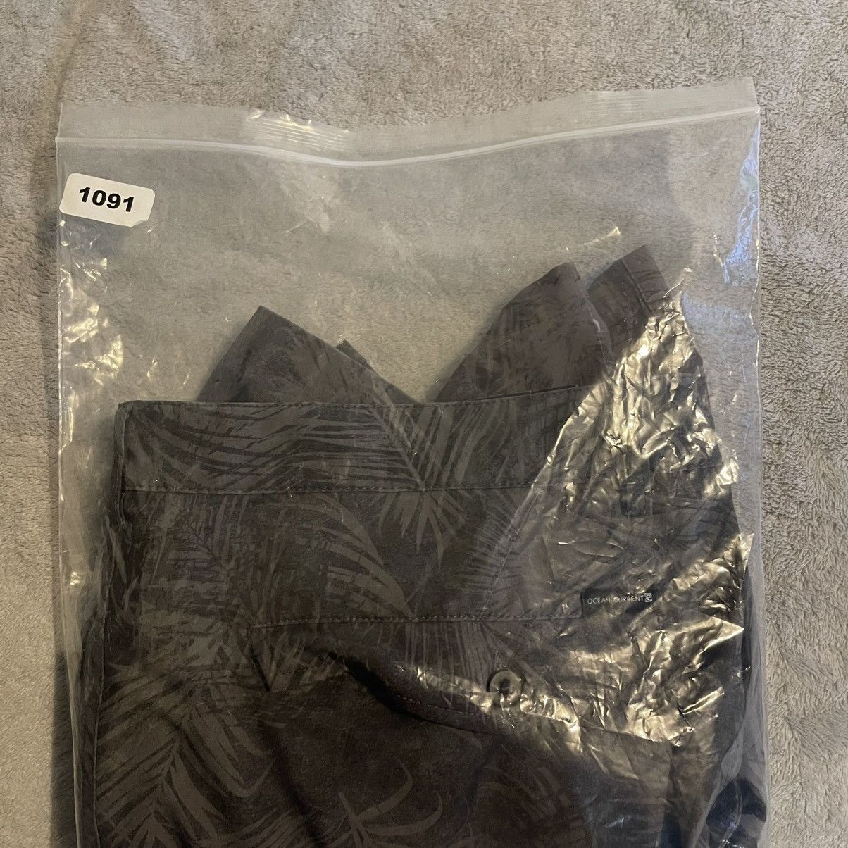 Ocean Current Ocean Current Men Hybrid Shorts Size 36 Gray Palm Leaf Print Size US 36 / EU 52 - 10 Thumbnail
