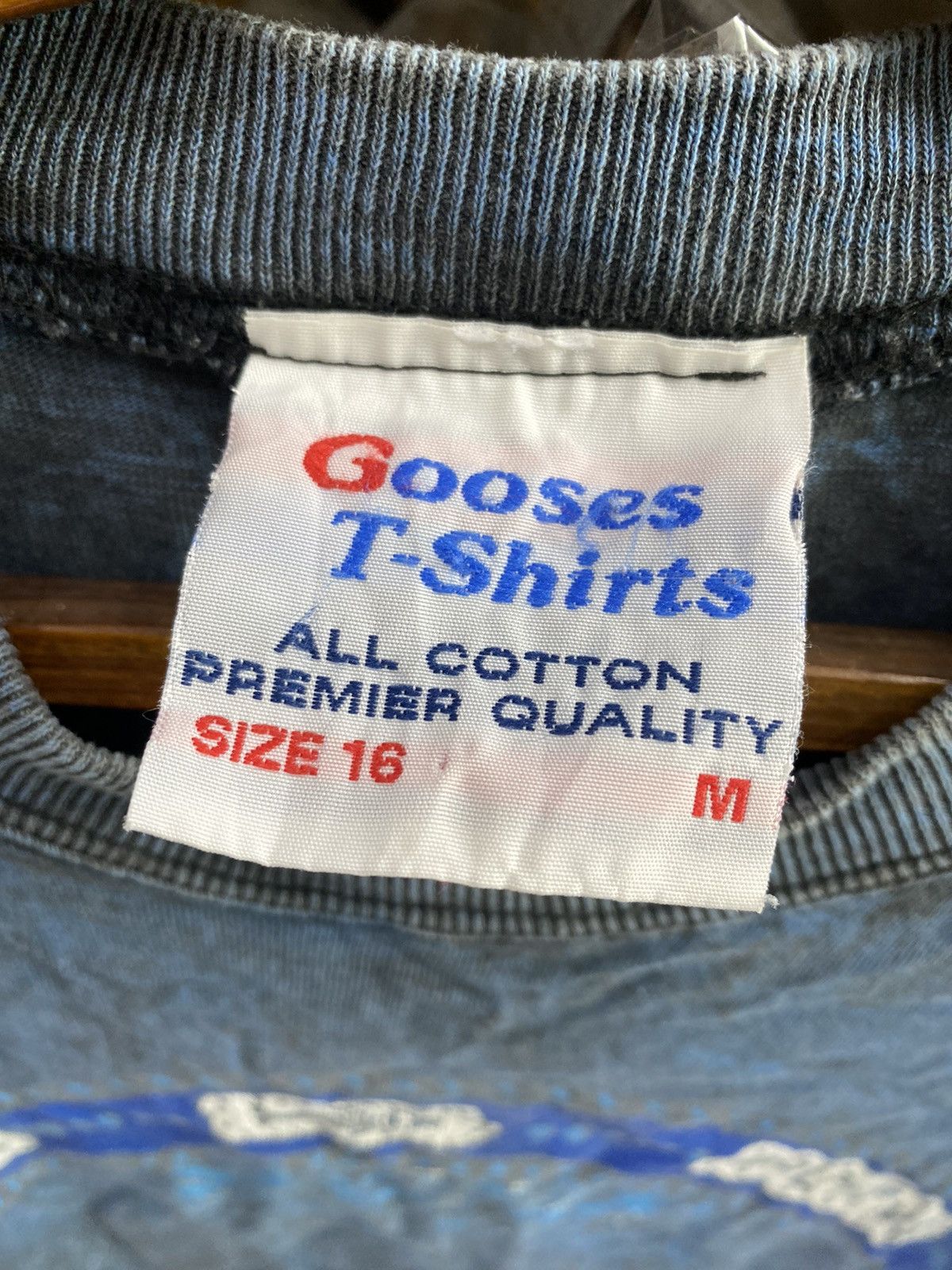 VINTAGE DOLPHINS TSHIRT