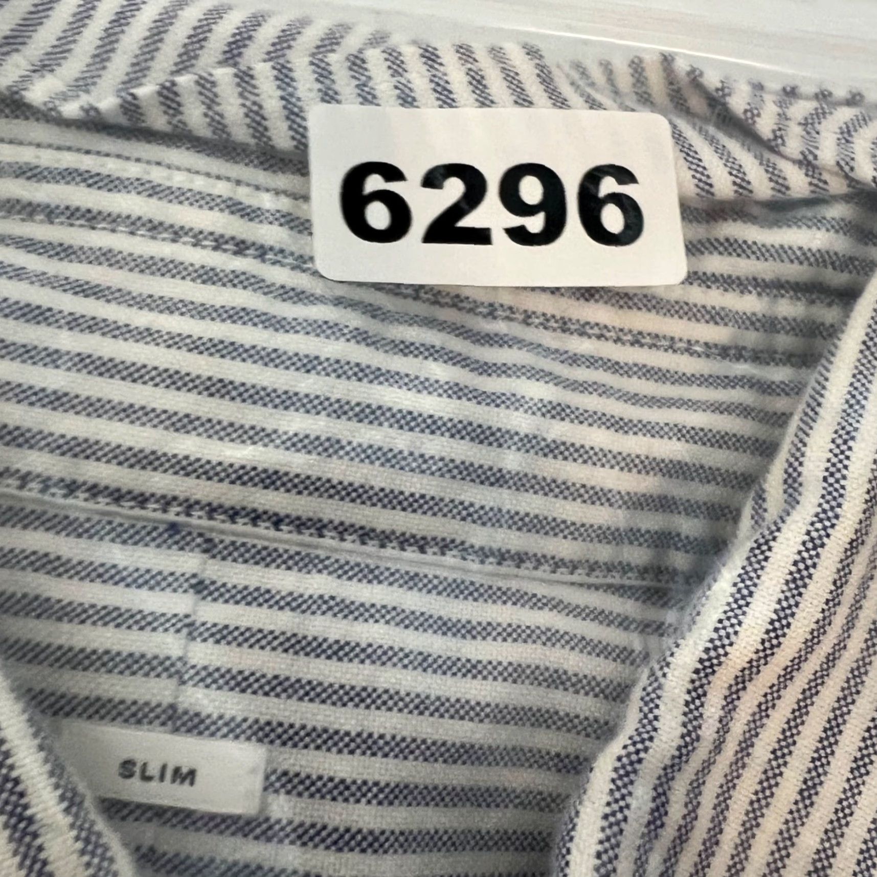 Club Monaco Club Monaco Shirt Mens Size Medium Slim Fit Striped Button-Down Blue White Size US M / EU 48-50 / 2 - 7 Thumbnail