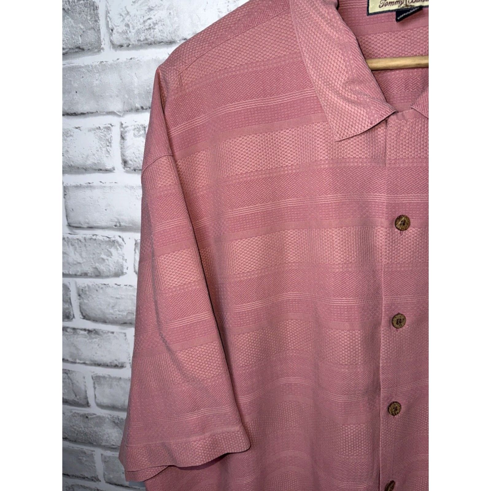 Tommy Bahama VINTAGE Tommy Bahama Shirt Hawaiian Silk 2XL Pink Men Short Sleeve Button-Up Jamaica Bahamas Size US XXL / EU 58 / 5 - 4 Thumbnail