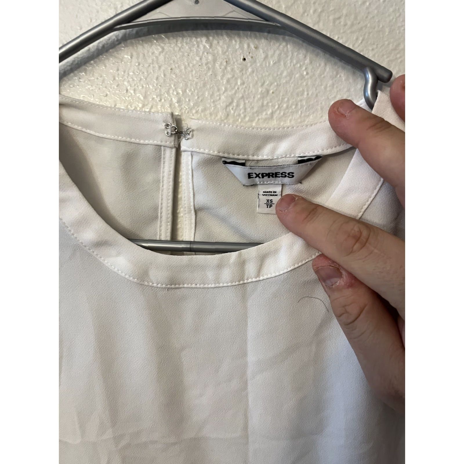 Express VINTAGE Express Tank Top? Wait vintage is No. So: EXPRESS Tank Top Womens XS White Asymmetrical Ruched Side Tie V-Neck Casual Beach 2000s Y2K Womens Size XS / US 0-2 / IT 36-38 - 3 Thumbnail