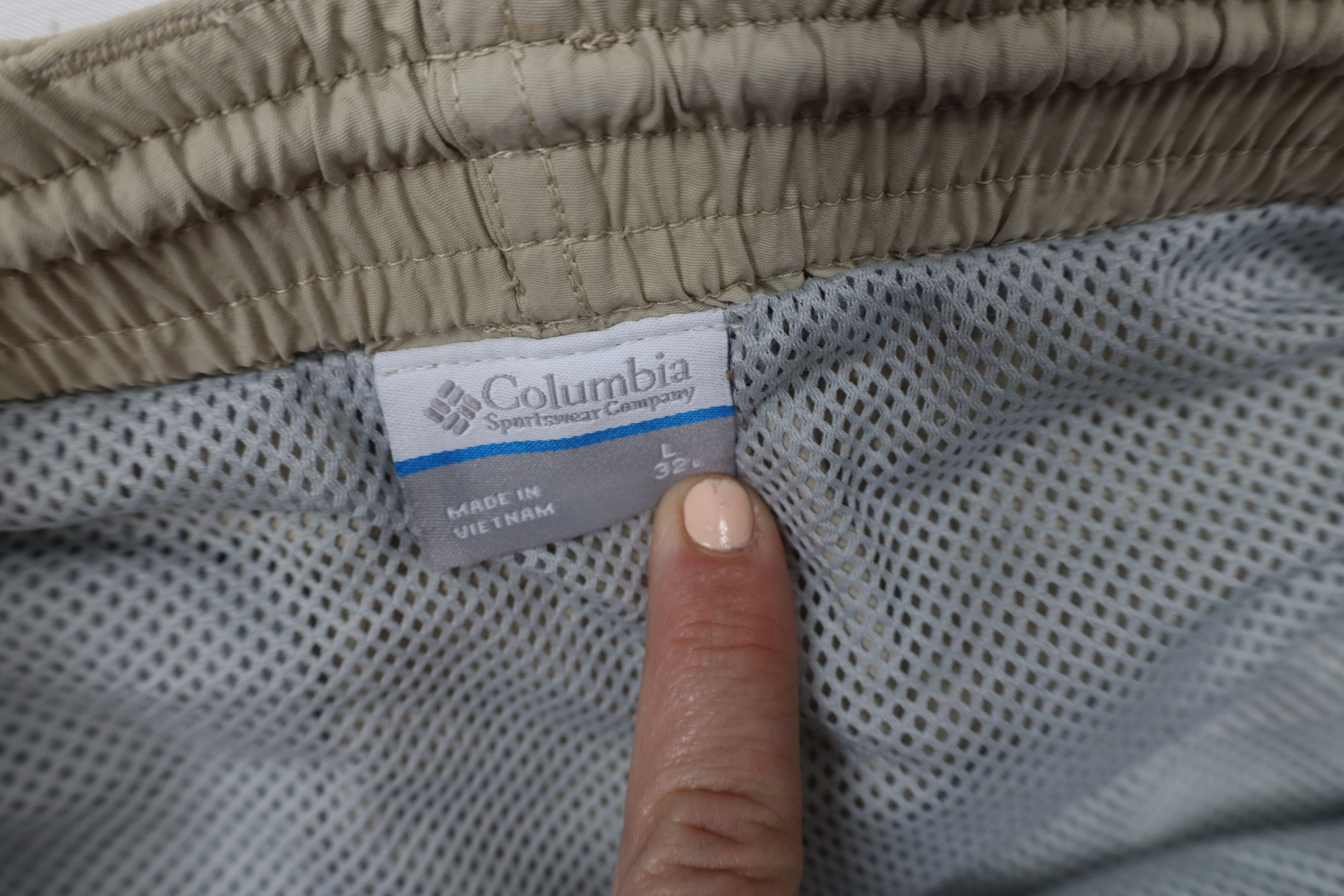 Columbia × Vintage Vintage Columbia PFG Above Knee Lined Cargo Shorts Beige Size US 34 / EU 50 - 8 Thumbnail