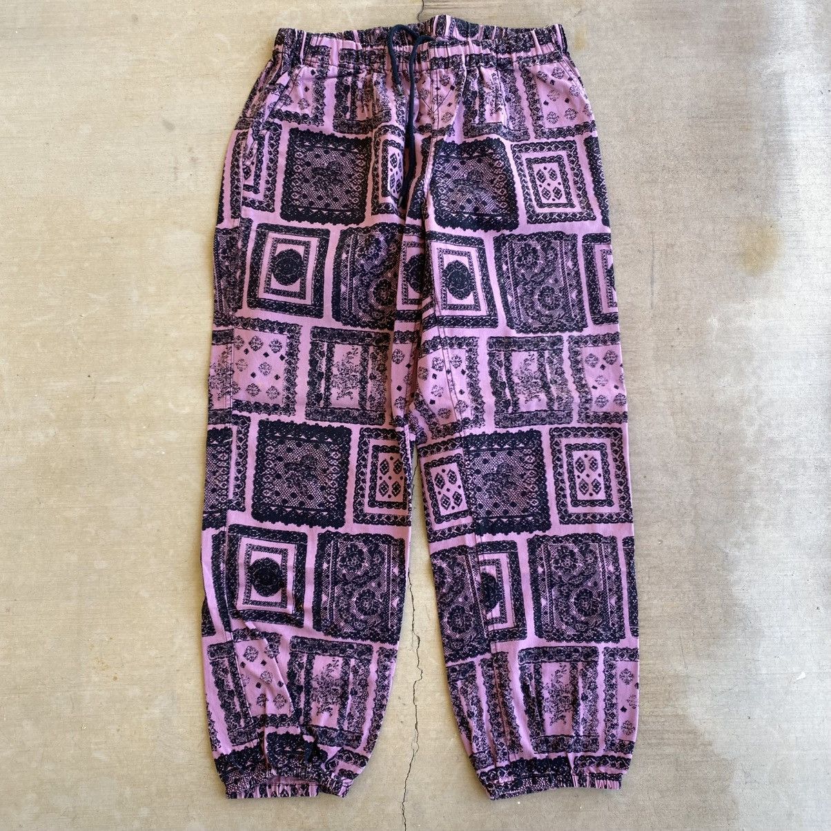 Supreme Supreme Laces Pants Pink 2017 Bandana Paisley Print Size US 34 / EU 50 - 1 Thumbnail