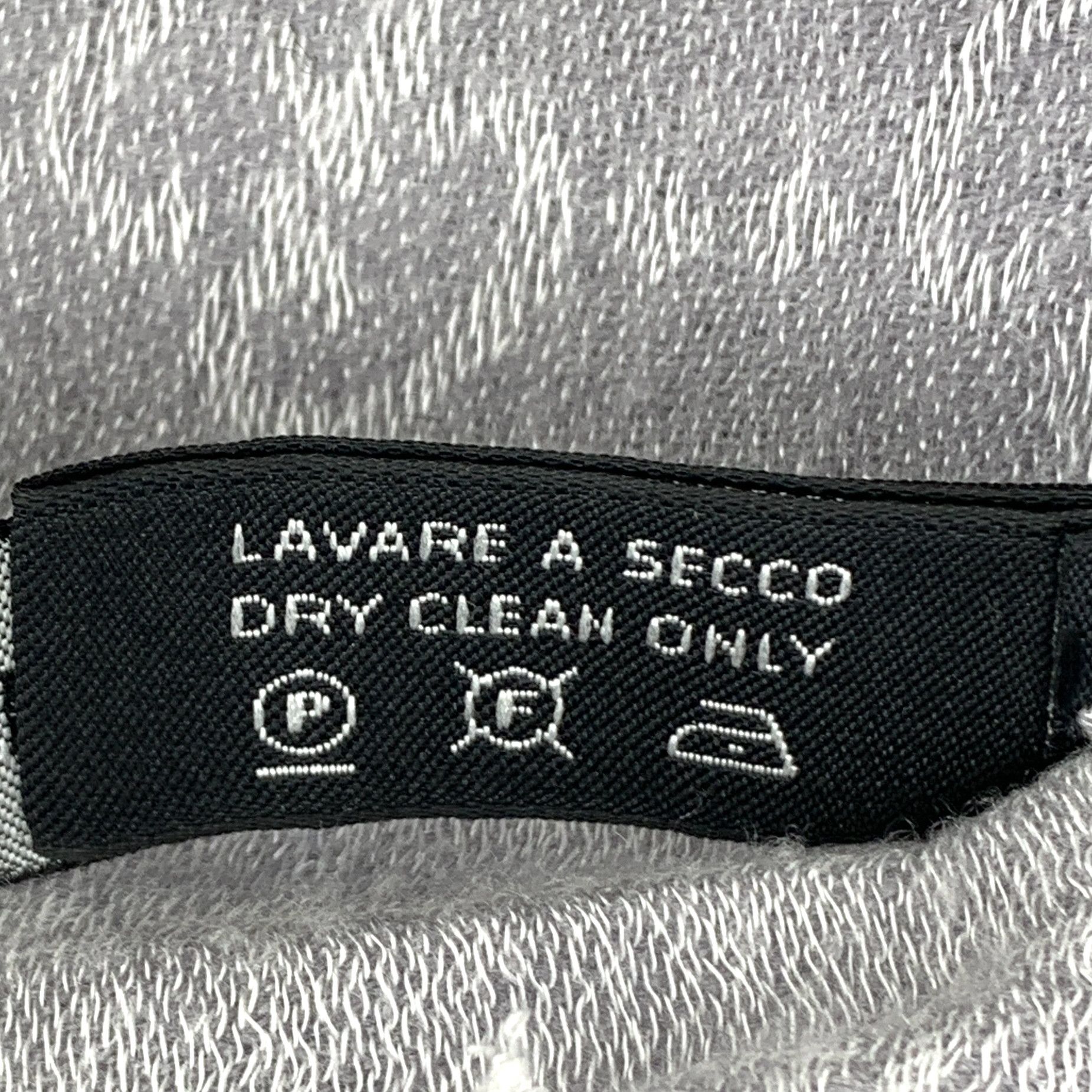 Gucci Gucci Logo Jacquard Shawl Silver Grey (186×76cm) Size ONE SIZE - 5 Thumbnail