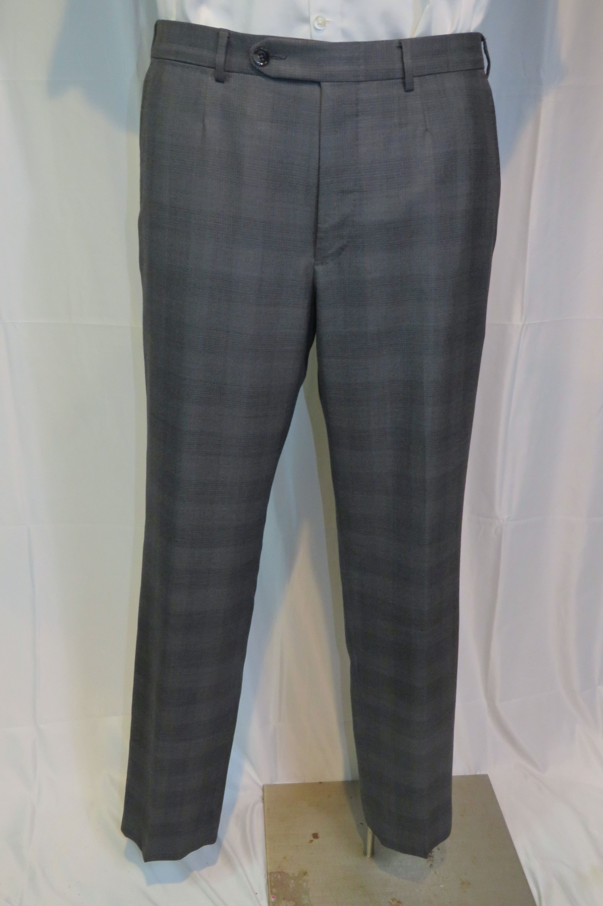 Ermenegildo Zegna Trofeo 600 Very Recent Gray Plaid Two Button Suit 44R Size 44R - 15 Thumbnail