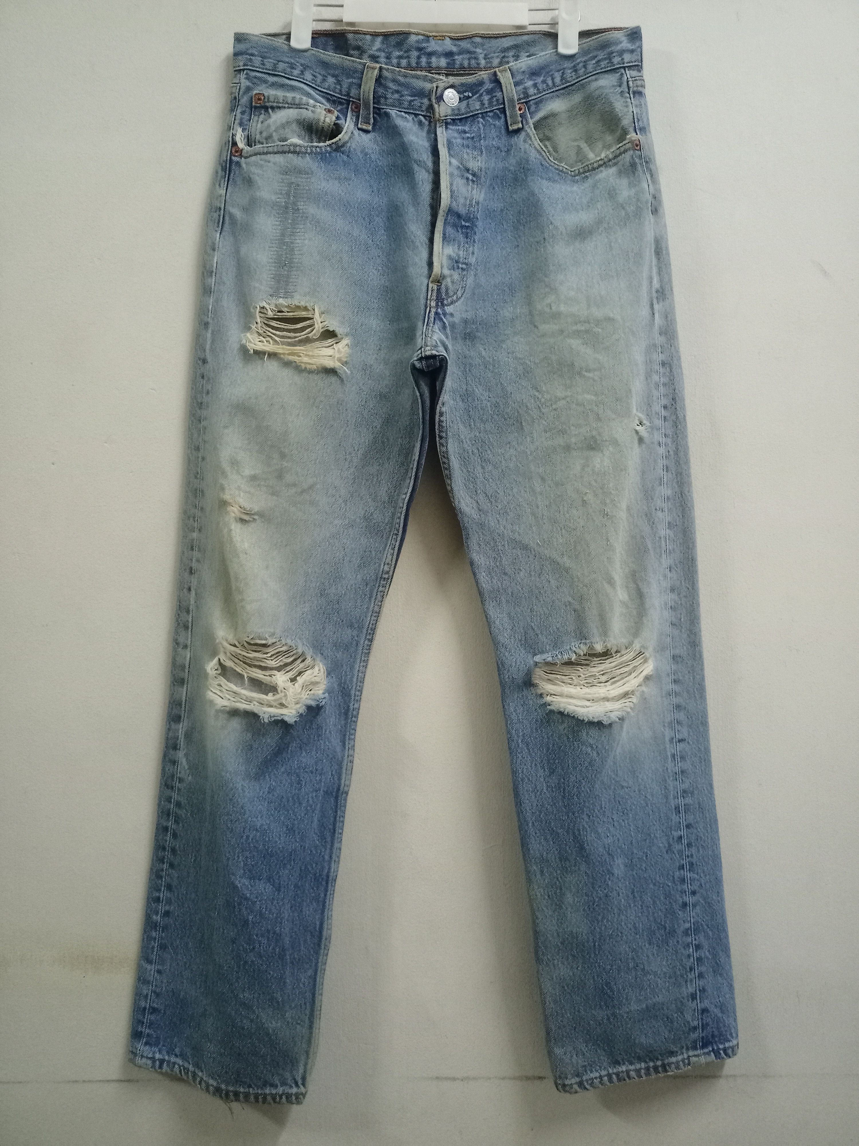 Levi's × Levi's Vintage Clothing Vintage 90s Levis 501 Button Fly Distressed Baggy Jeans Size US 32 / EU 48 - 1 Thumbnail