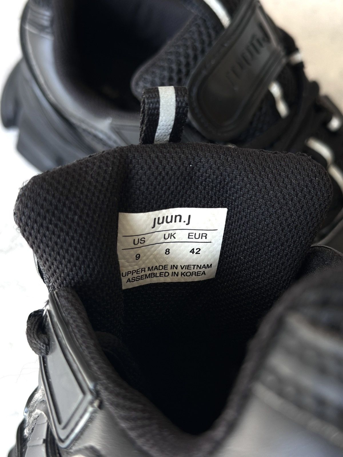 Juun.J SS20 VELCRO STRAP TECHNICAL RUNNERS Size US 9 / EU 42 - 15 Thumbnail