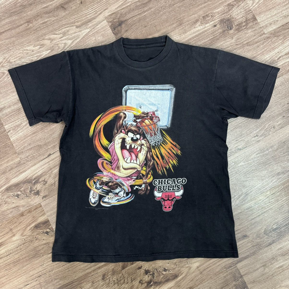Vintage Vintage 90s Taz Chicago Bulls NBA T Shirt Tee Looney tunes Size US L / EU 52-54 / 3 - 1 Thumbnail